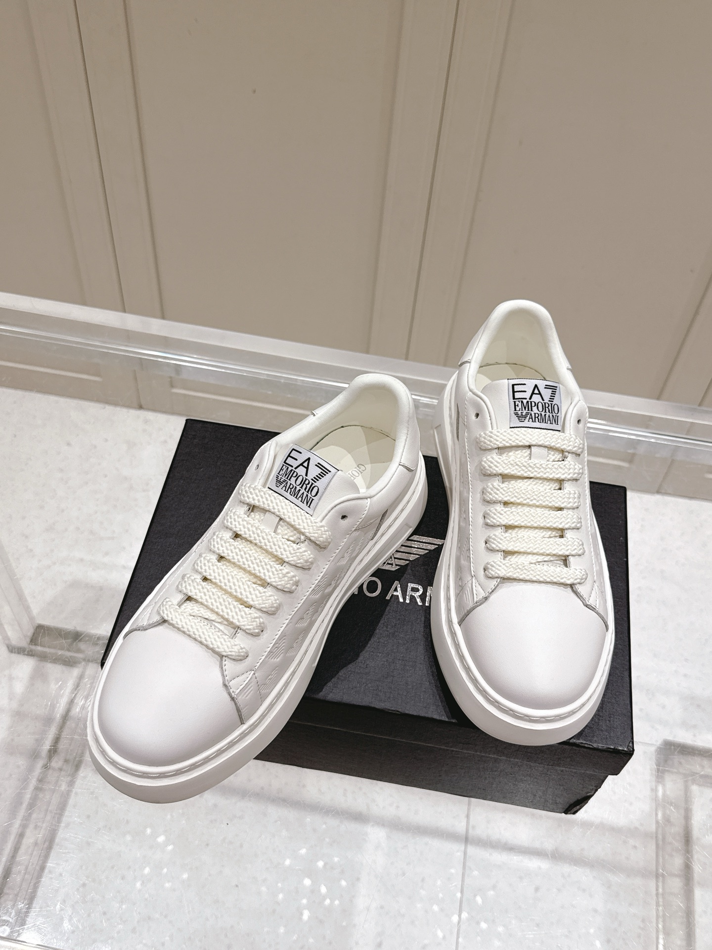 Top: 700 Men’s Emporio Armani EA7 Leisure Sneakers with Unique Design and Quality Materials - 图片 4