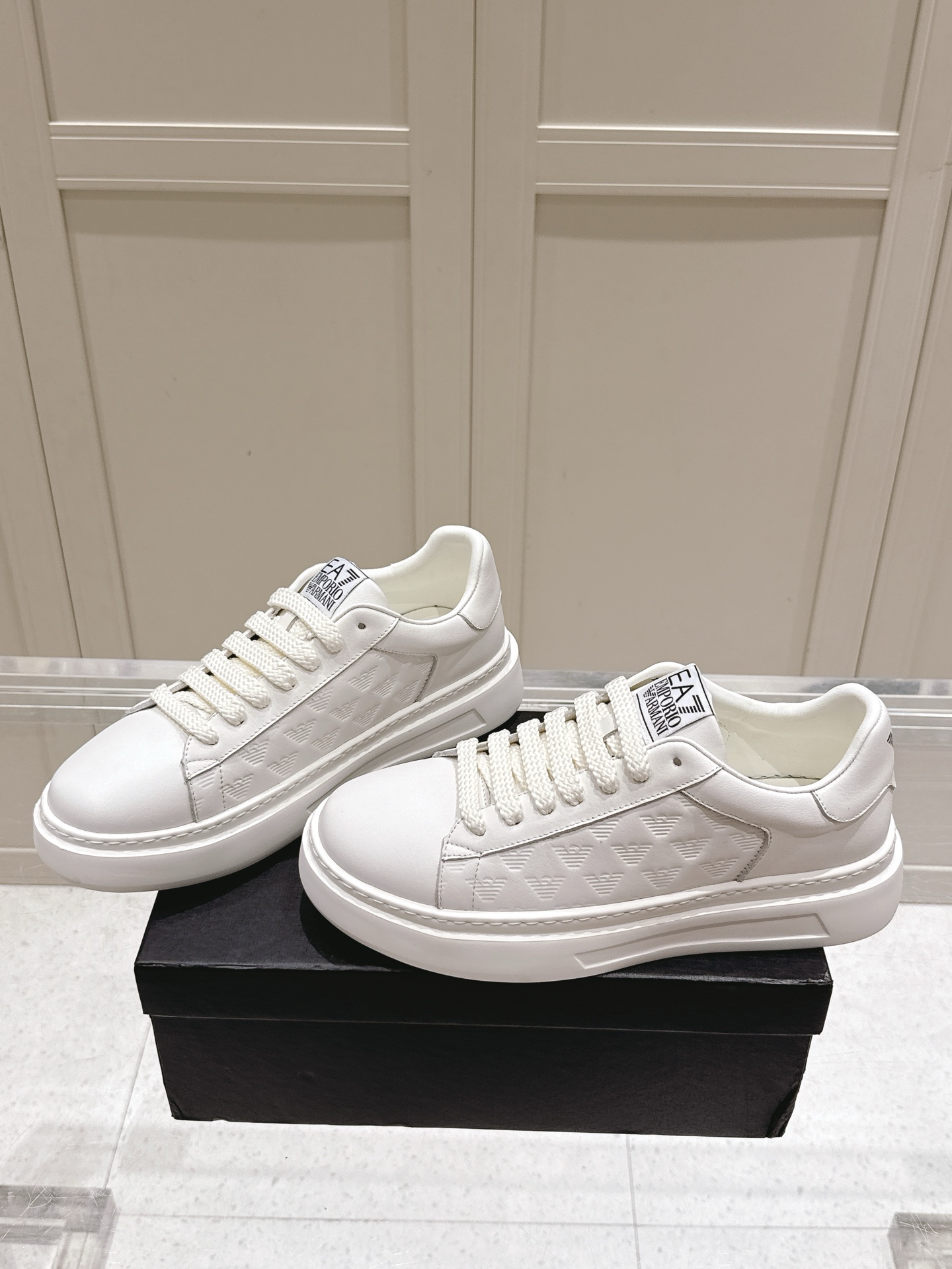 Top: 700 Men’s Emporio Armani EA7 Leisure Sneakers with Unique Design and Quality Materials - 图片 3