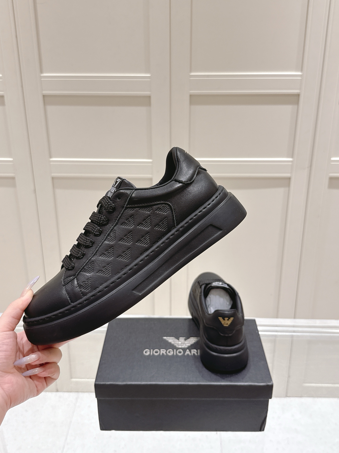 Top: 700 Men’s Emporio Armani EA7 Leisure Sneakers with Unique Design - 图片 5