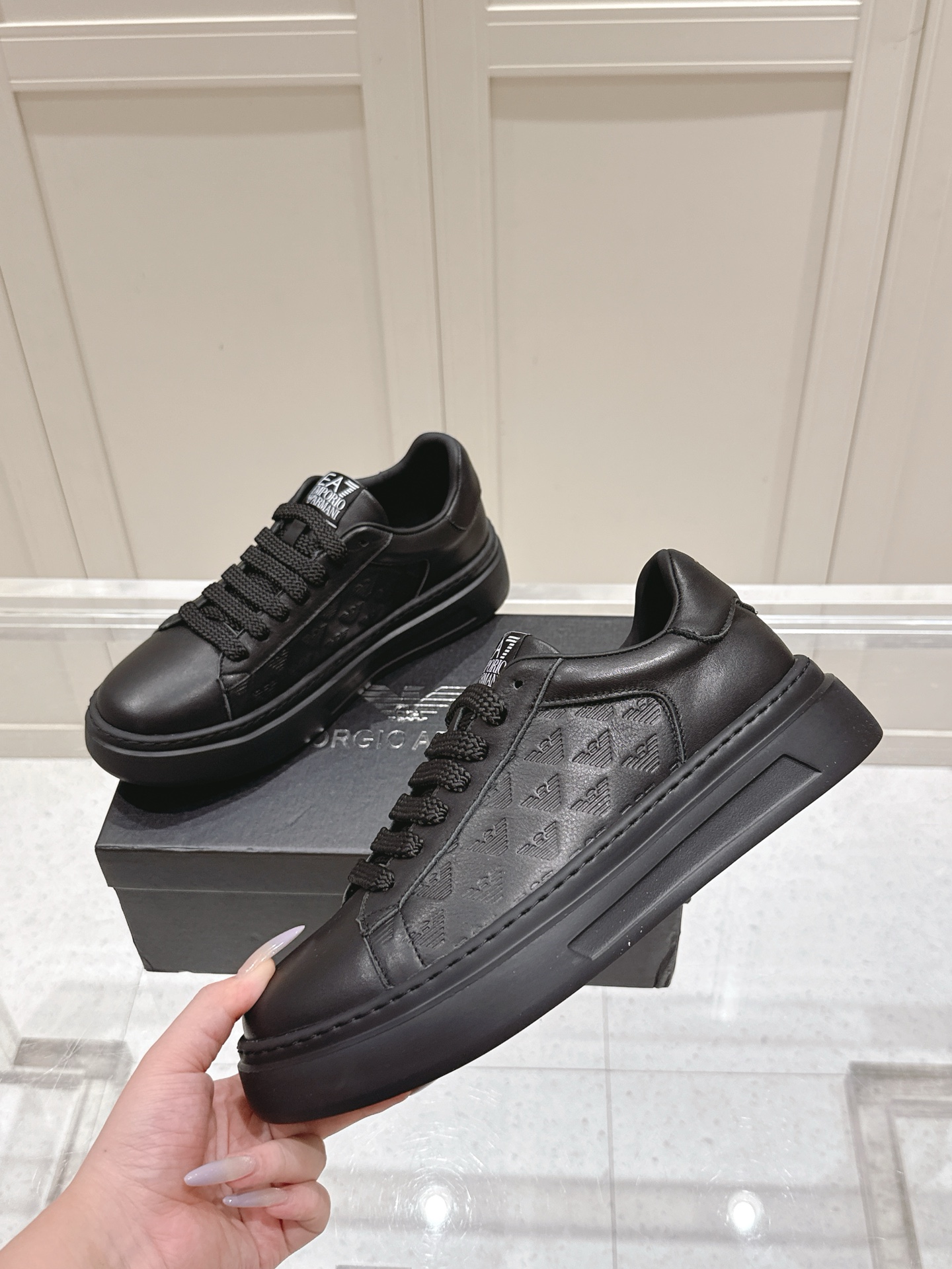 Top: 700 Men’s Emporio Armani EA7 Leisure Sneakers with Unique Design - 图片 3