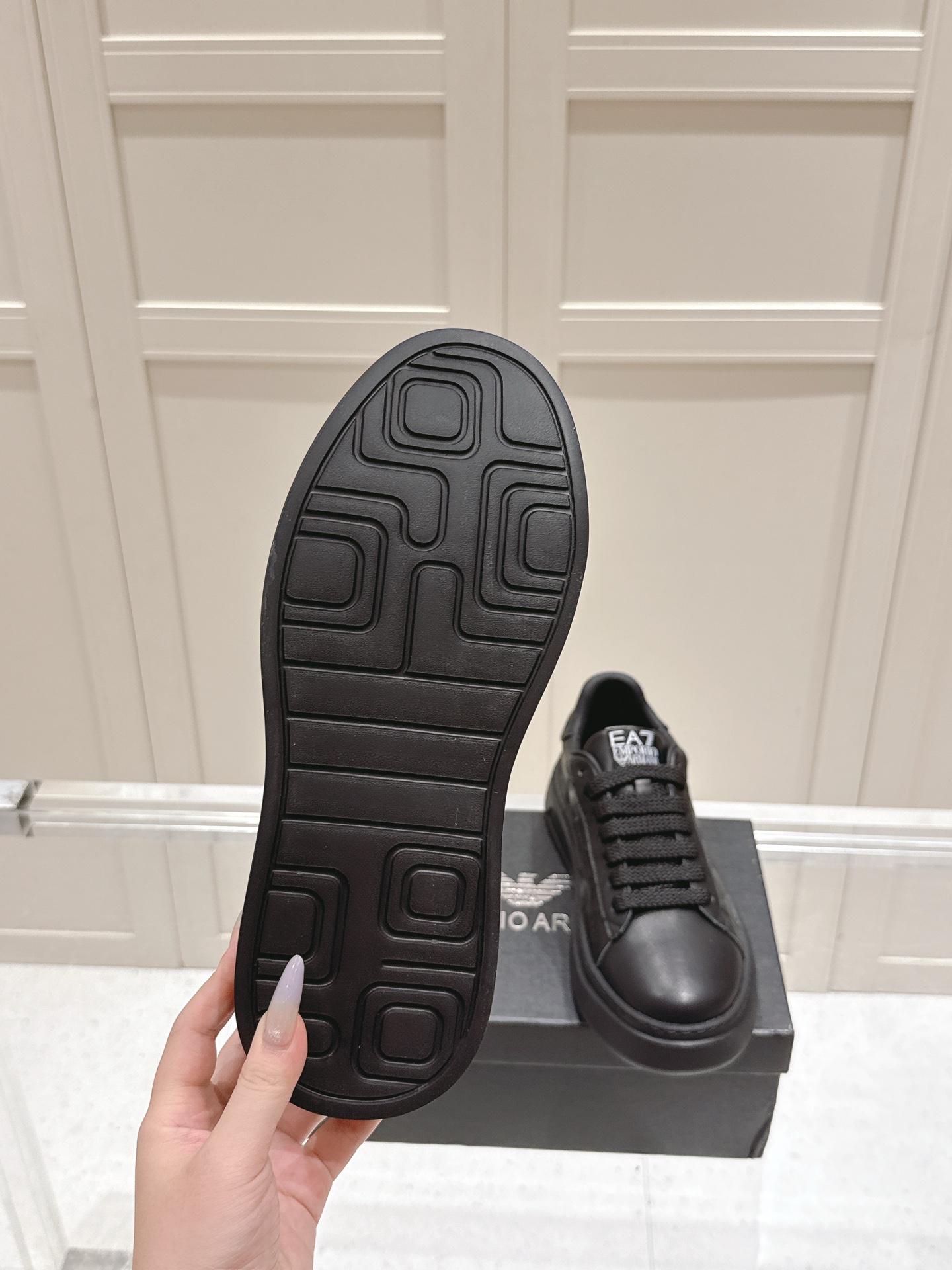 Top: 700 Men’s Emporio Armani EA7 Leisure Sneakers with Unique Design - 图片 9