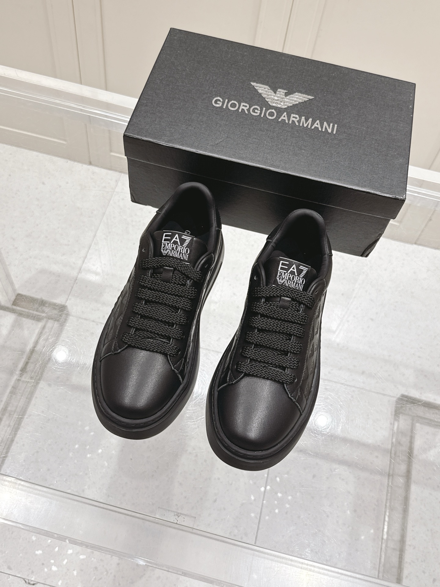 Top: 700 Men’s Emporio Armani EA7 Leisure Sneakers with Unique Design - 图片 1