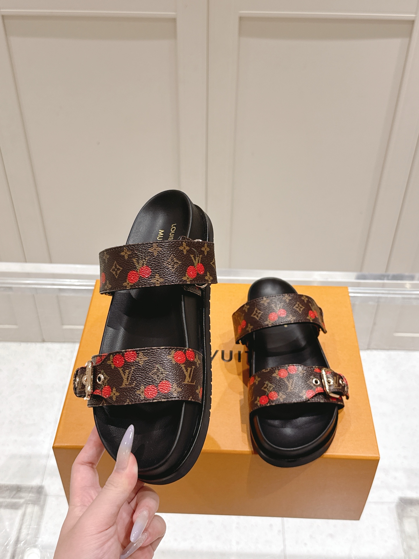Louis Vuitton LV村上隆联名 L家驴牌BOM DIA COMFORT系列 魔术贴 牛仔布 老花 凉鞋 平底凉拖鞋