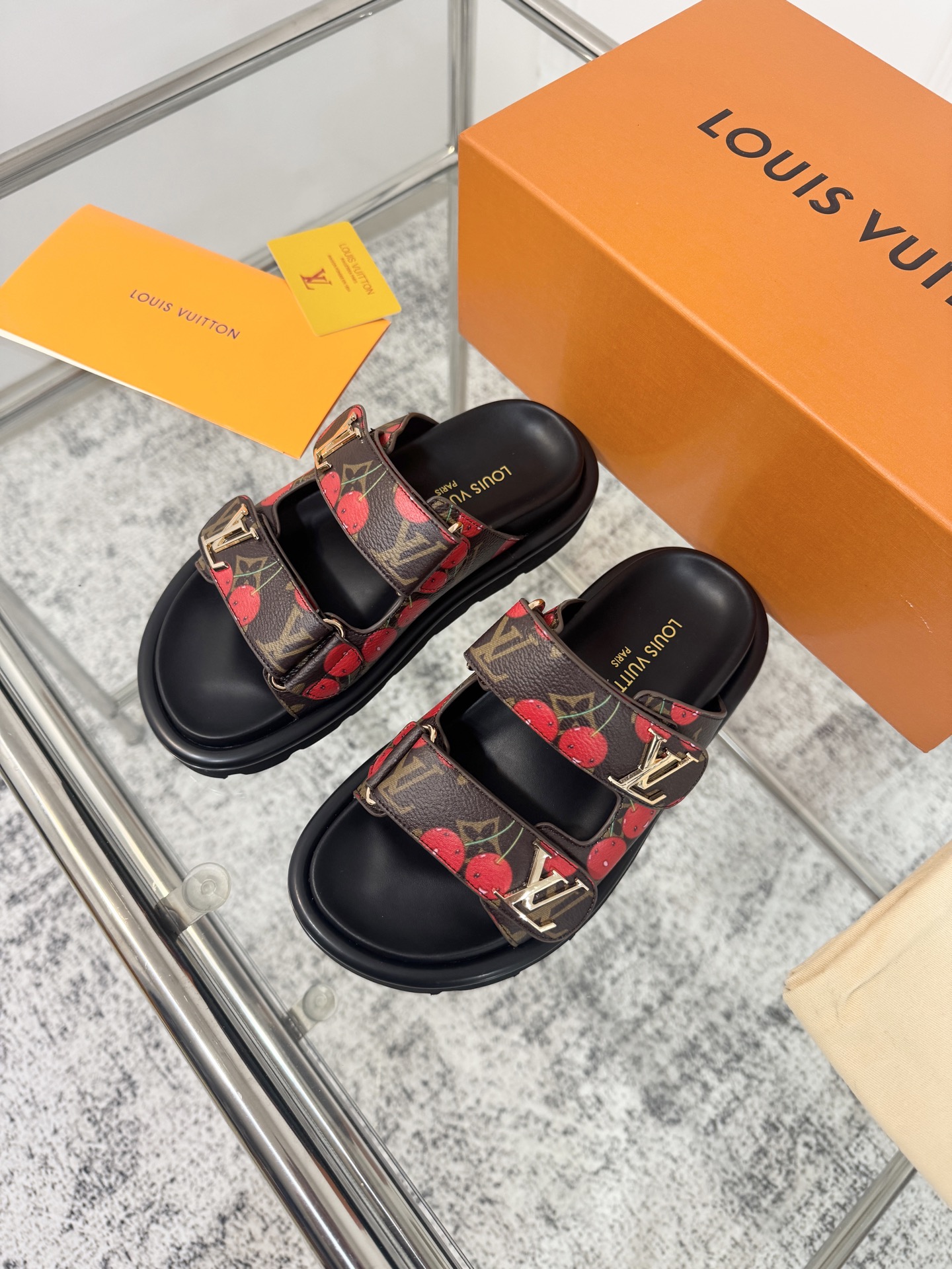 Louis Vuitton LV路易威登 L家 驴牌Pool Pillow Comfort系列 魔术贴 老花 厚底 凉鞋 拖鞋