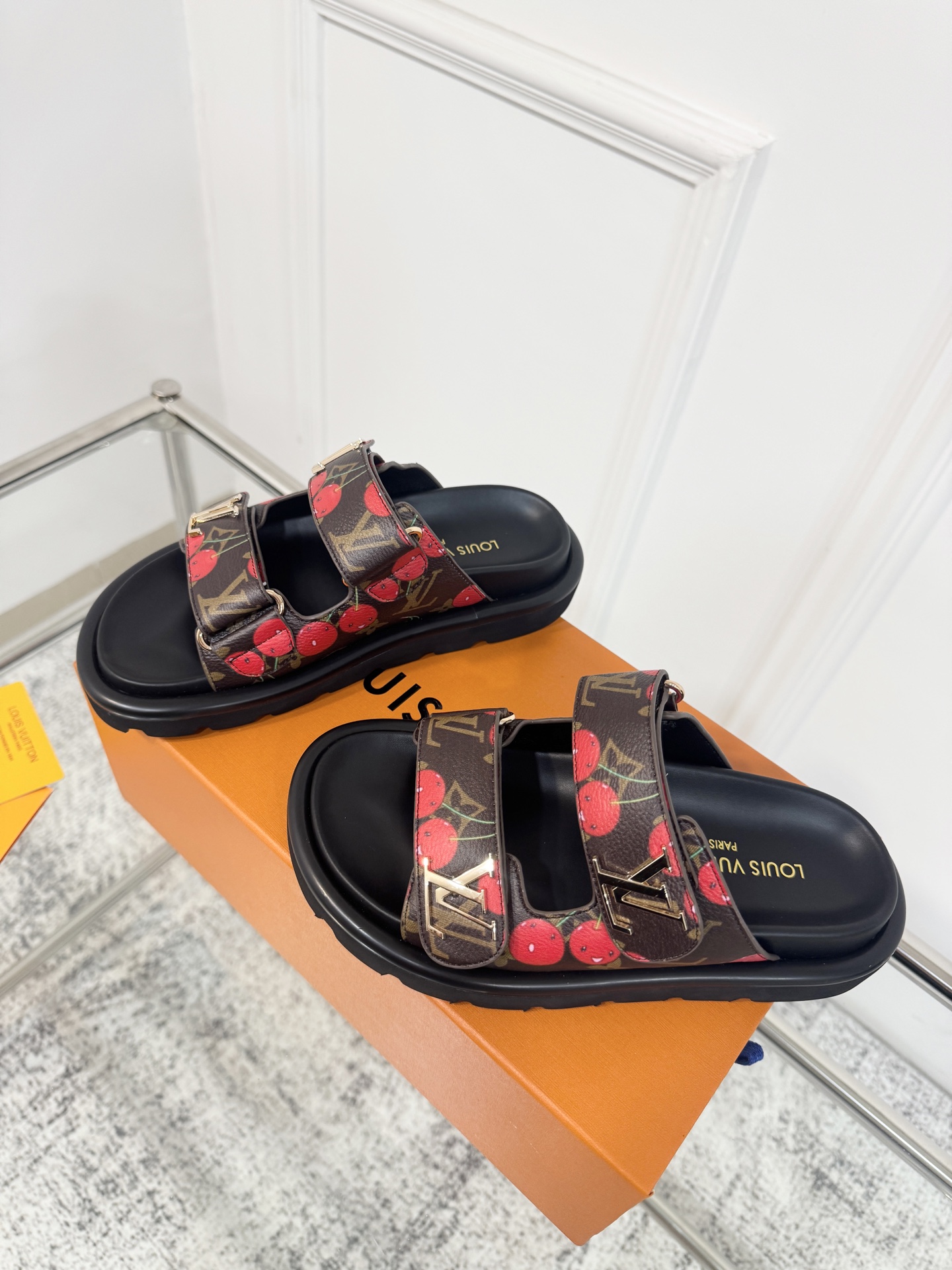 Louis Vuitton LV路易威登 L家 驴牌Pool Pillow Comfort系列 魔术贴 老花 厚底 凉鞋 拖鞋