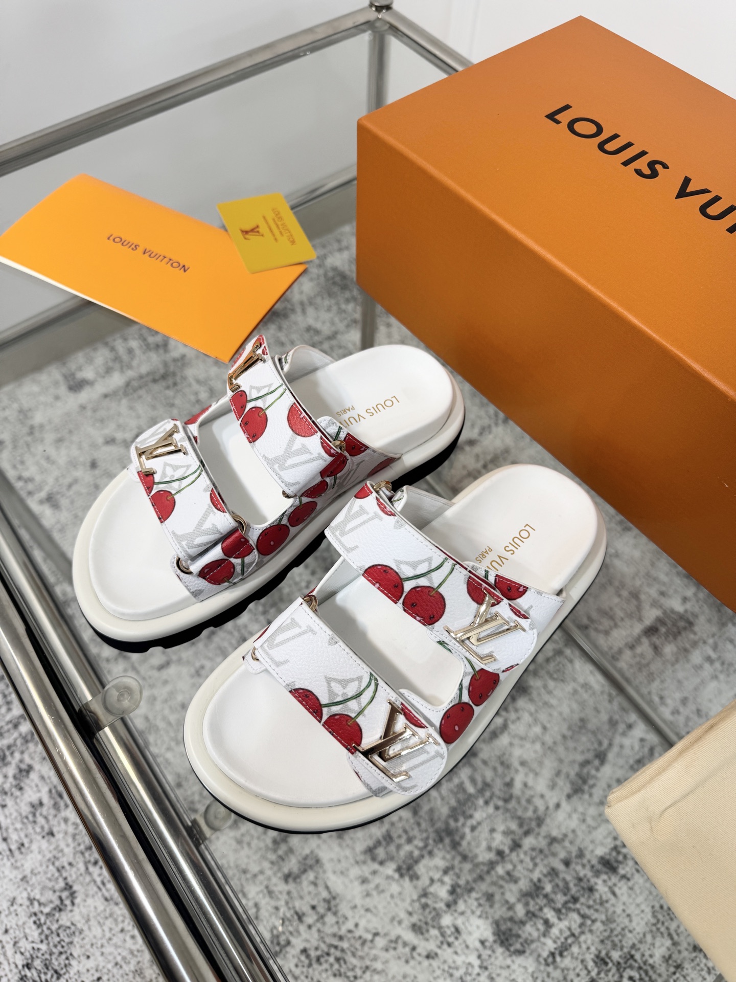 Louis Vuitton LV路易威登 L家 驴牌Pool Pillow Comfort系列 魔术贴 老花 厚底 凉鞋 拖鞋