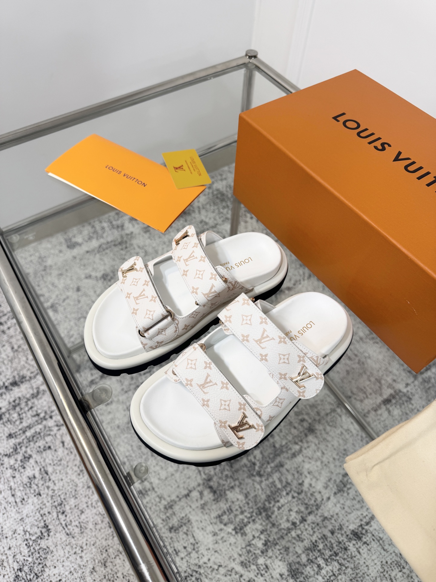Louis Vuitton LV路易威登 L家 驴牌Pool Pillow Comfort系列 魔术贴 老花 厚底 凉鞋 拖鞋