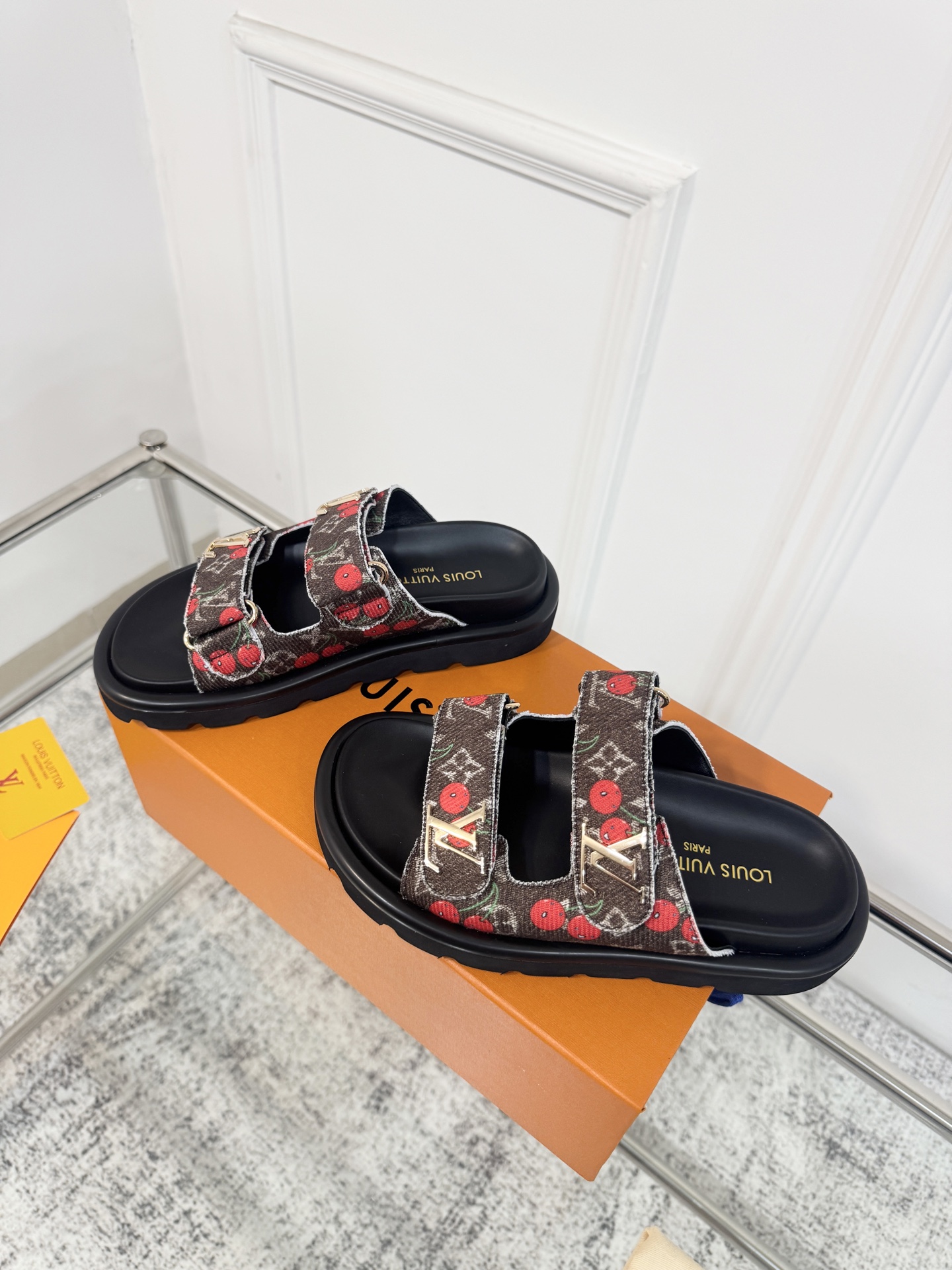 Louis Vuitton LV路易威登 L家 驴牌Pool Pillow Comfort系列 魔术贴 老花 厚底 凉鞋 拖鞋