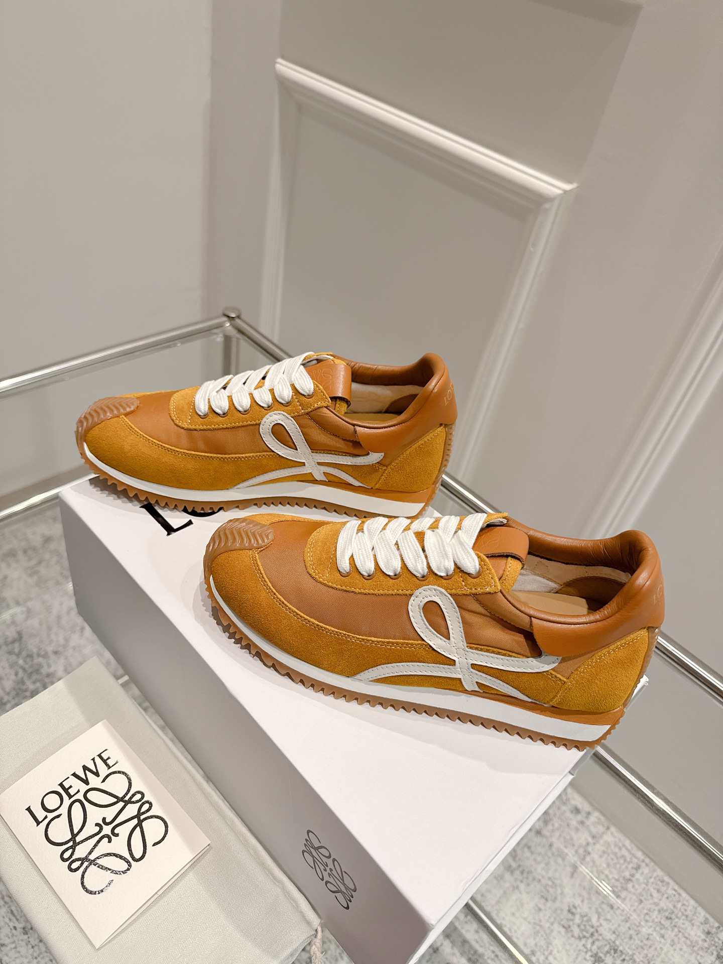 Title: 2025 Cosmopolitan Shoes Collection with Hidden Interiors and Innovative Designs Summary: New series features stylish, comfortable shoes with unique heel design, imported skins, and original fabrics for men - 图片 3