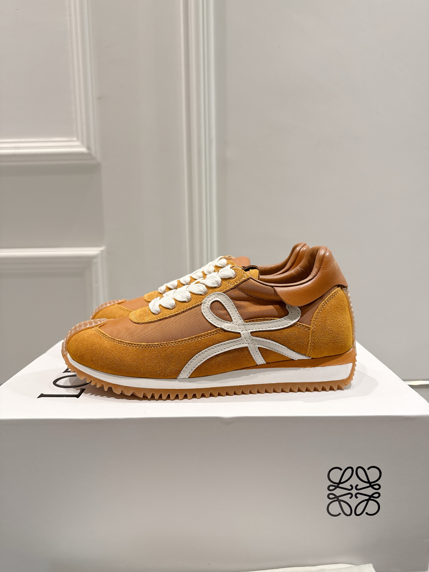 Title: 2025 Cosmopolitan Shoes Collection with Hidden Interiors and Innovative Designs Summary: New series features stylish, comfortable shoes with unique heel design, imported skins, and original fabrics for men - 图片 4