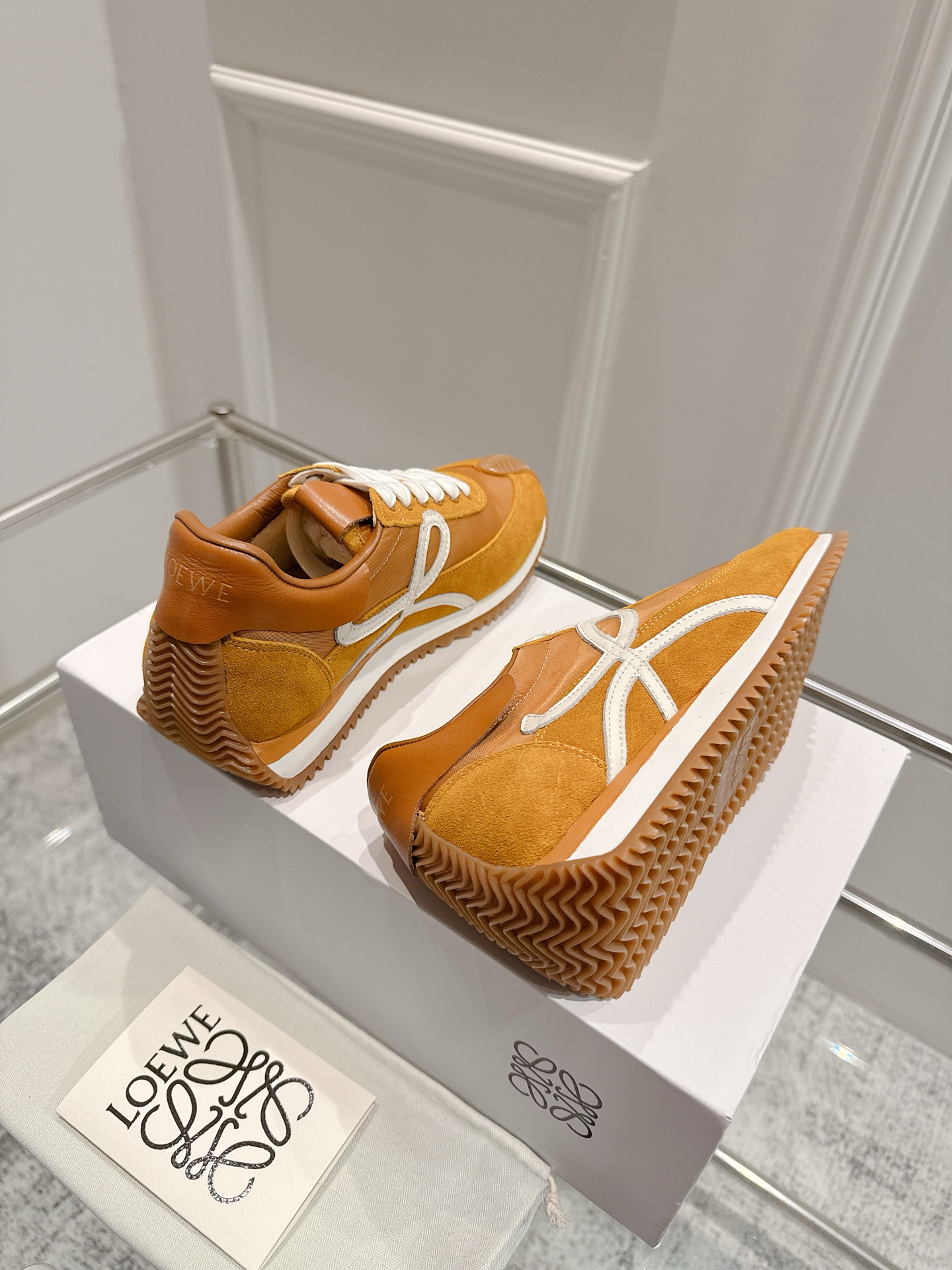 Title: 2025 Cosmopolitan Shoes Collection with Hidden Interiors and Innovative Designs Summary: New series features stylish, comfortable shoes with unique heel design, imported skins, and original fabrics for men - 图片 5