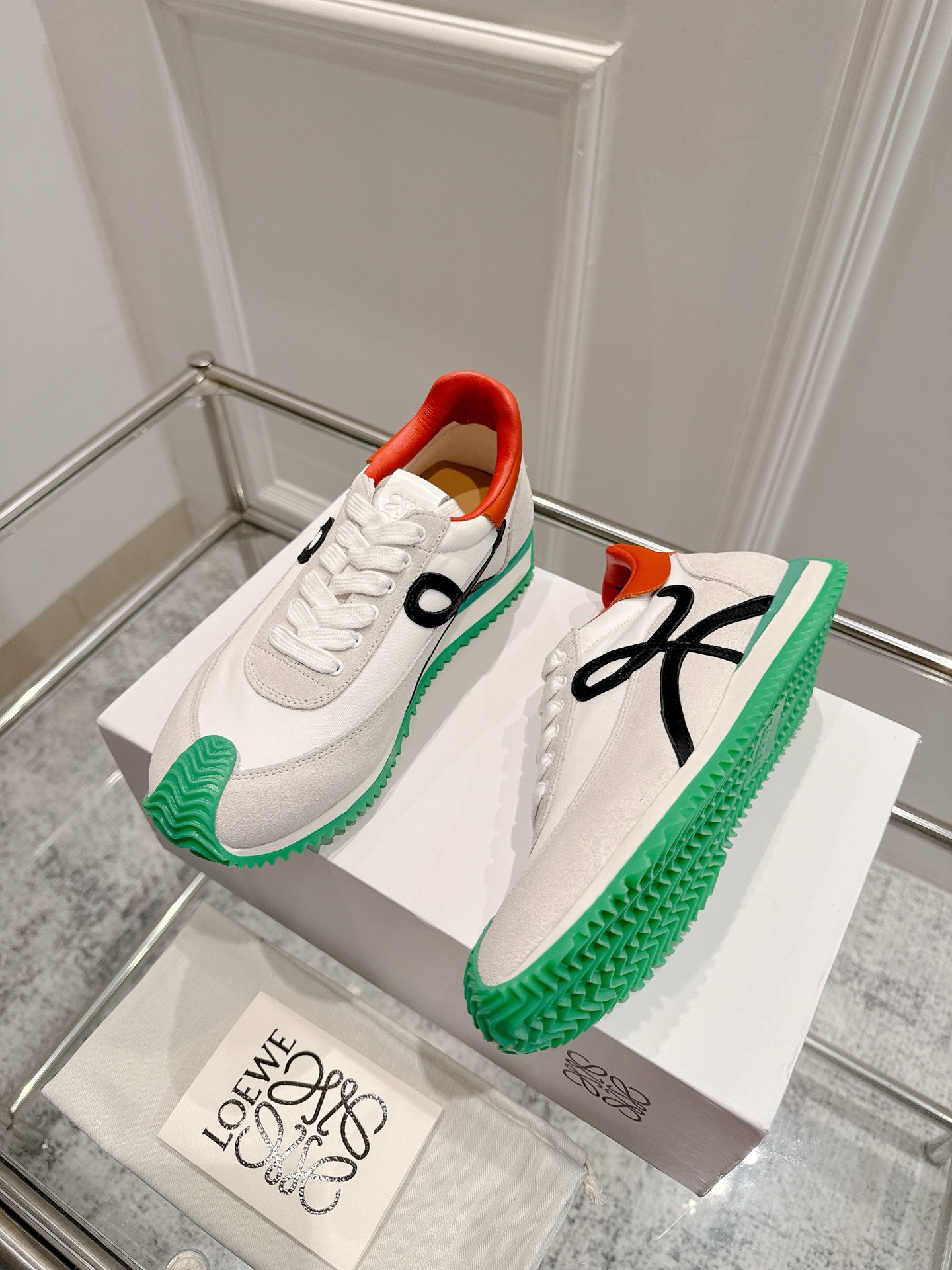 Title: 2025 Cosmopolitan Shoes Collection with Hidden Interiors and New Heel Design Summary: Stylish shoes with unique design and materials, suitable for women (35-40) and men - 图片 1