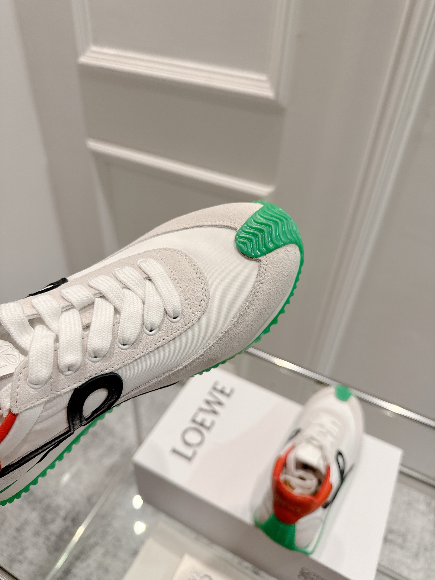 Title: 2025 Cosmopolitan Shoes Collection with Hidden Interiors and New Heel Design Summary: Stylish shoes with unique design and materials, suitable for women (35-40) and men - 图片 6
