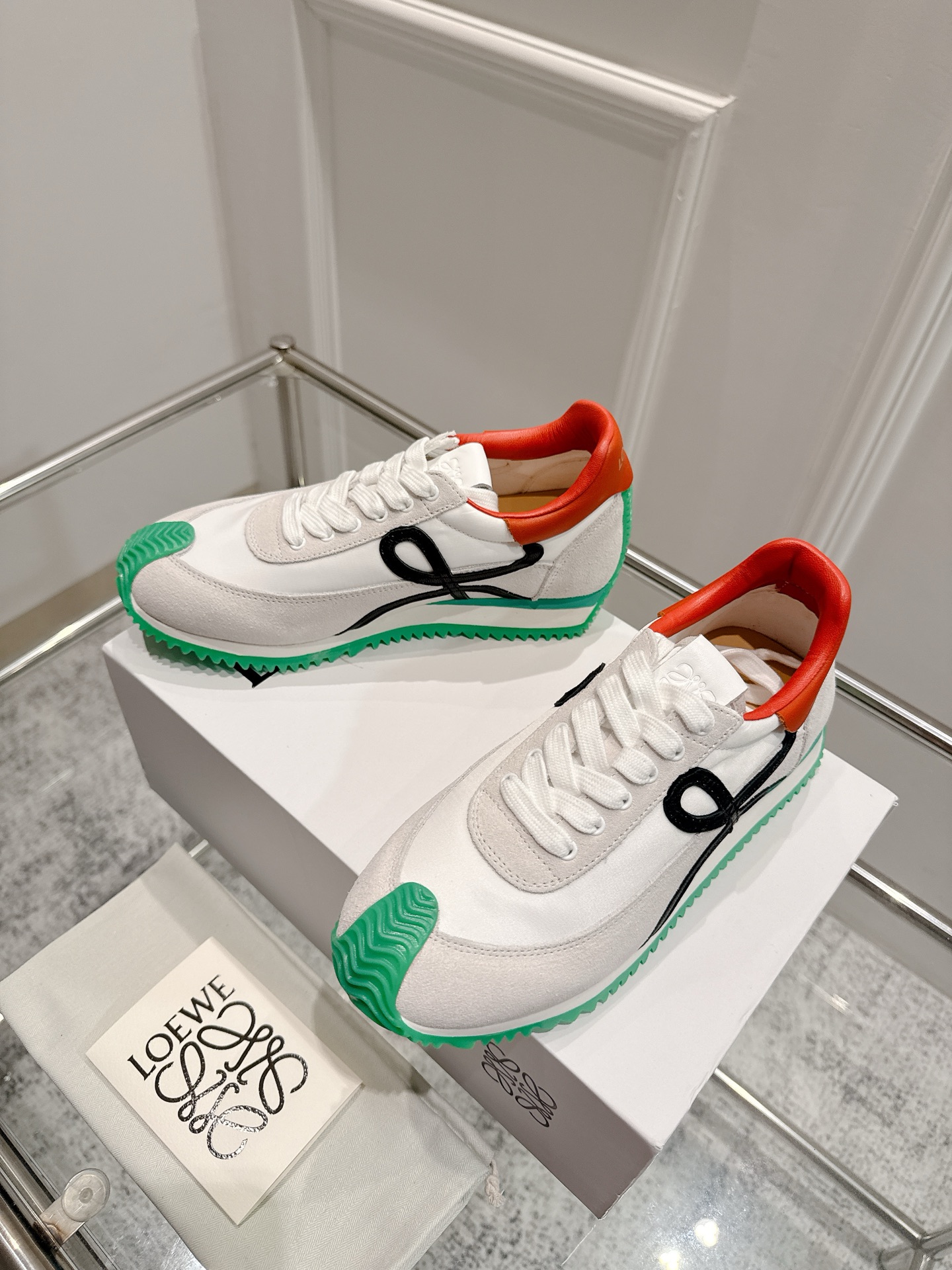 Title: 2025 Cosmopolitan Shoes Collection with Hidden Interiors and New Heel Design Summary: Stylish shoes with unique design and materials, suitable for women (35-40) and men - 图片 2