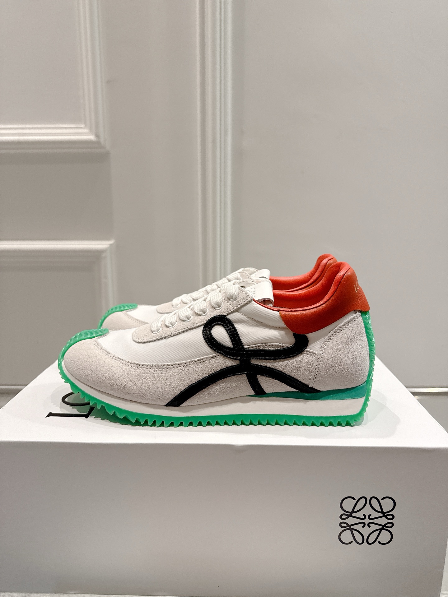 Title: 2025 Cosmopolitan Shoes Collection with Hidden Interiors and New Heel Design Summary: Stylish shoes with unique design and materials, suitable for women (35-40) and men - 图片 4
