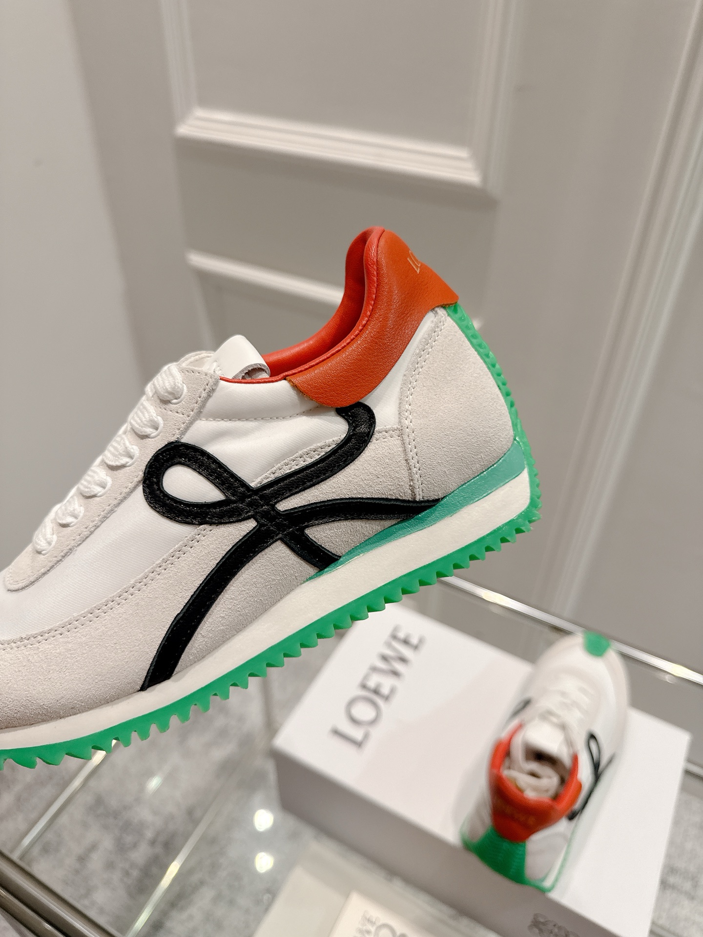 Title: 2025 Cosmopolitan Shoes Collection with Hidden Interiors and New Heel Design Summary: Stylish shoes with unique design and materials, suitable for women (35-40) and men - 图片 8