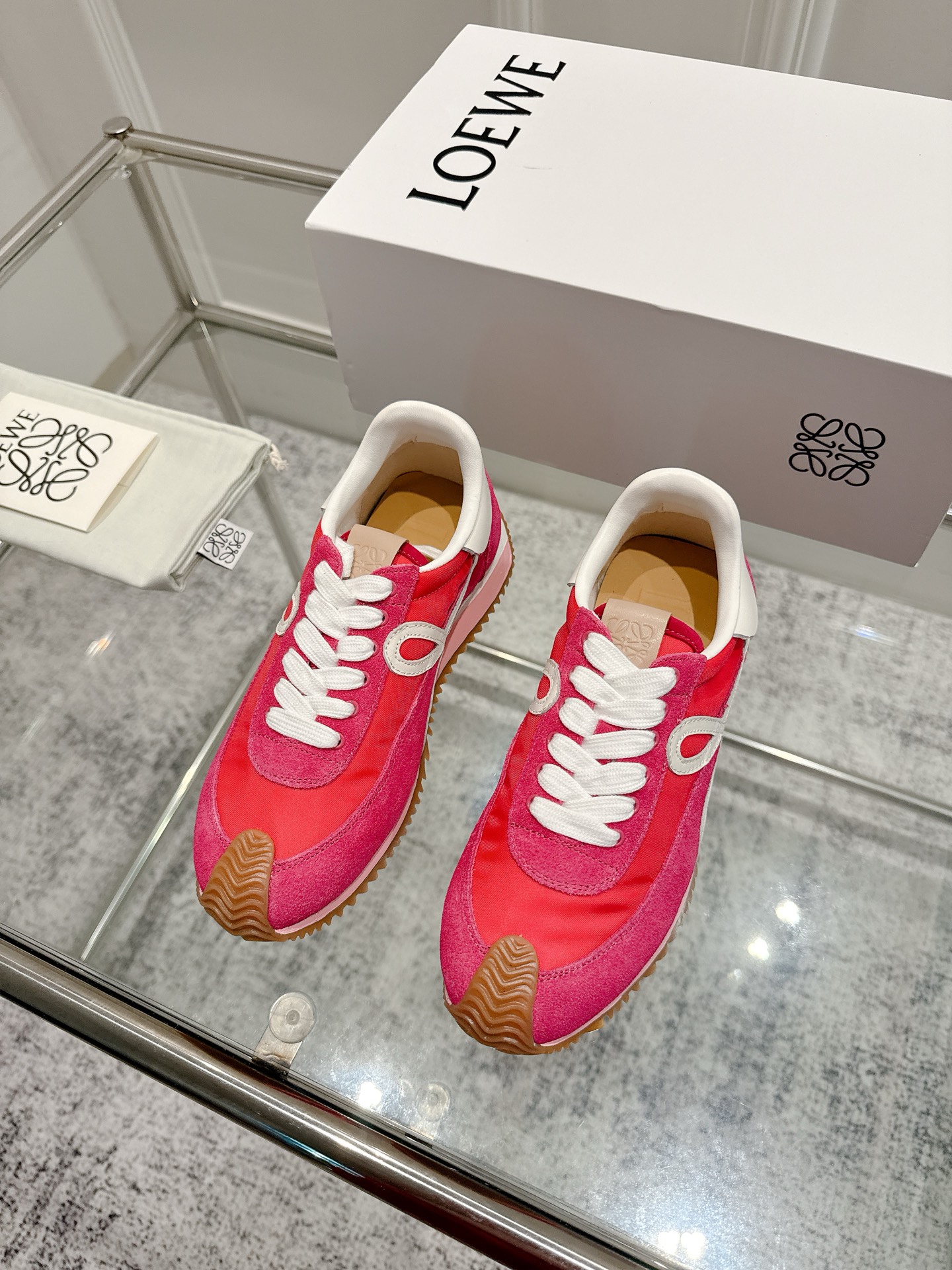 “2025 Cosmopolitan Shoes: High, Soft, and Stylish Design with Unique Heel, Hidden Interiors, and Logo Initials” - 图片 9