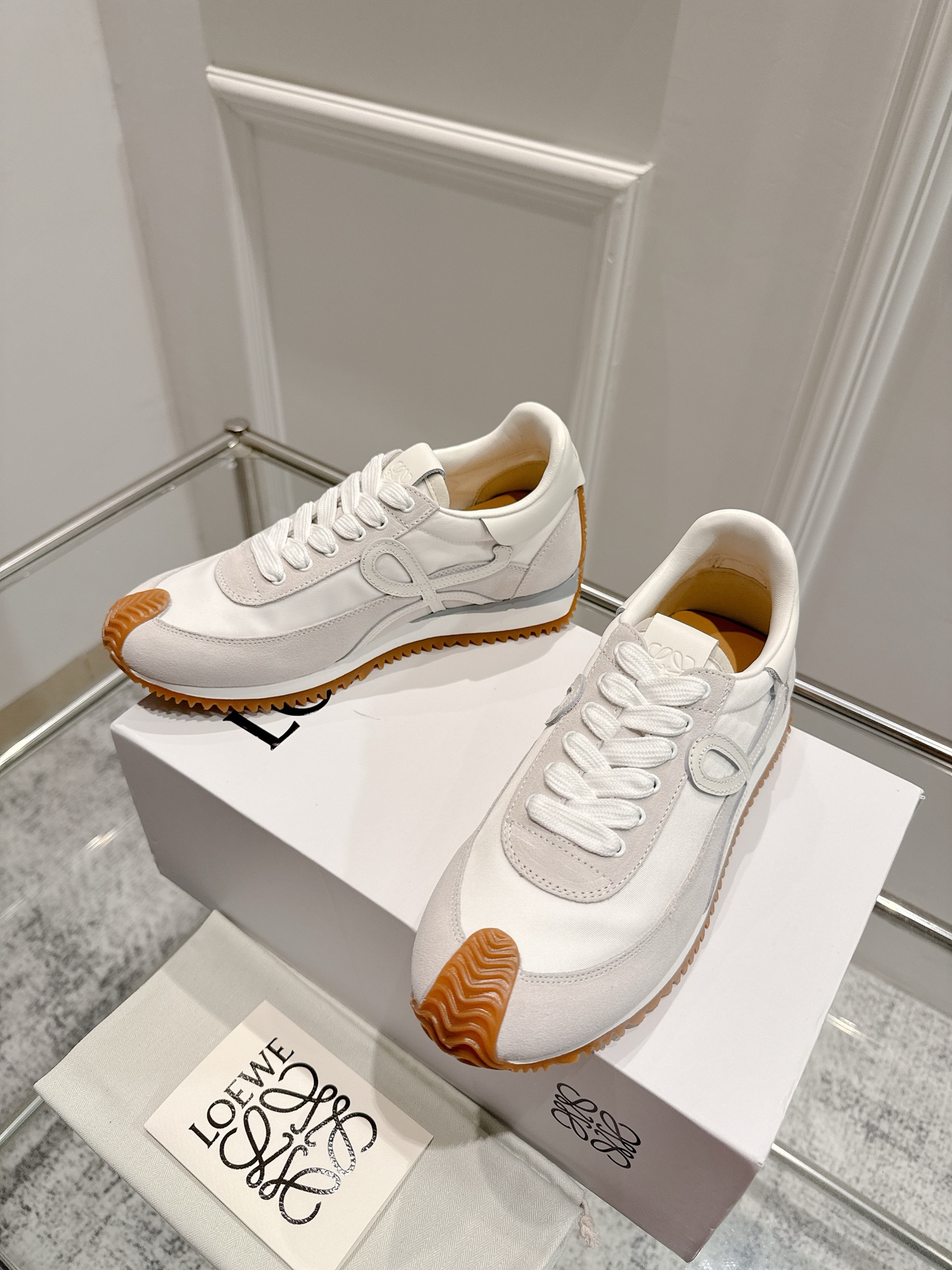 “2025 Cosmopolitan Shoes: High, Soft, and Stylish with New Heel Design” - 图片 2