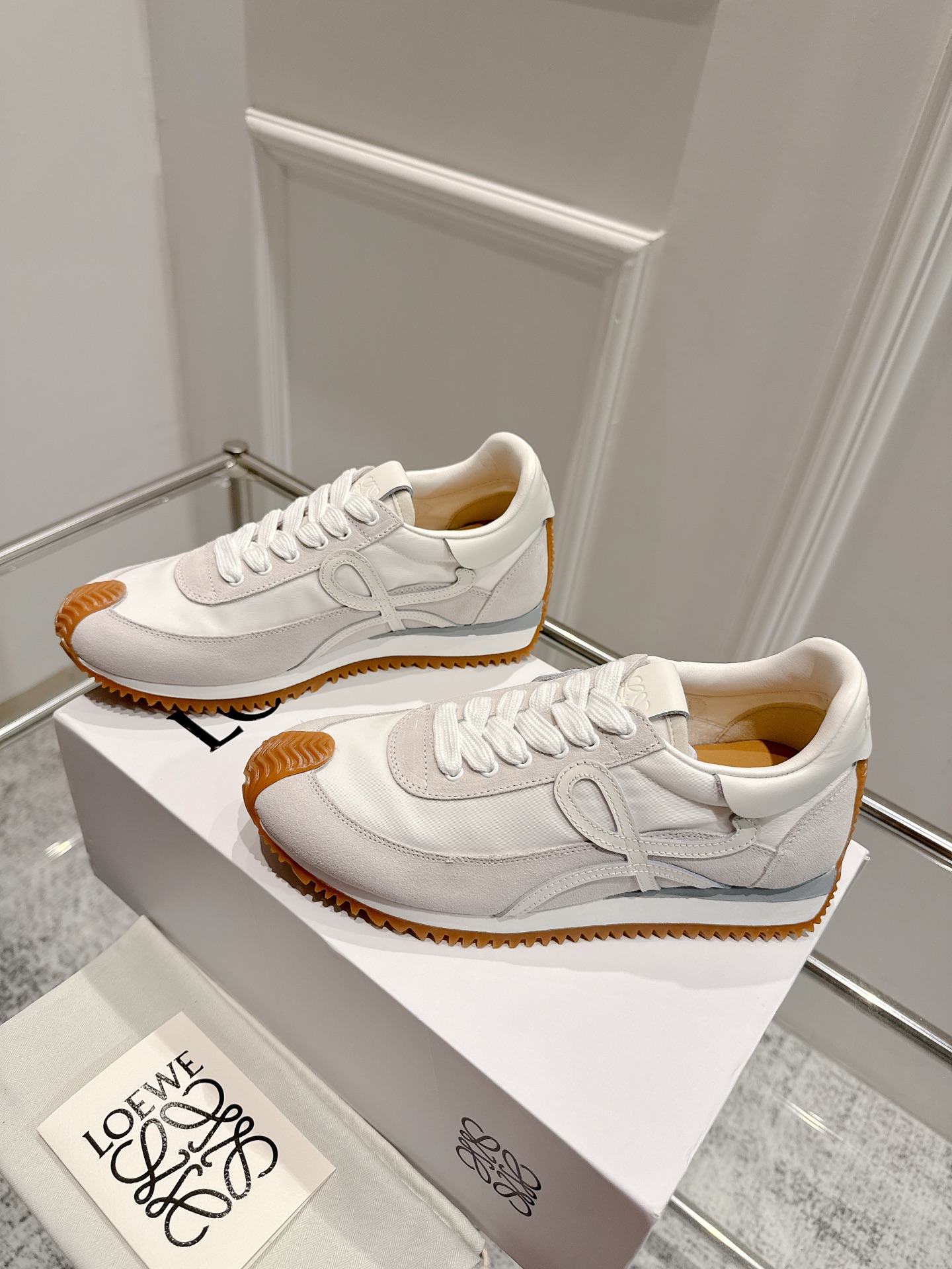 “2025 Cosmopolitan Shoes: High, Soft, and Stylish with New Heel Design” - 图片 3