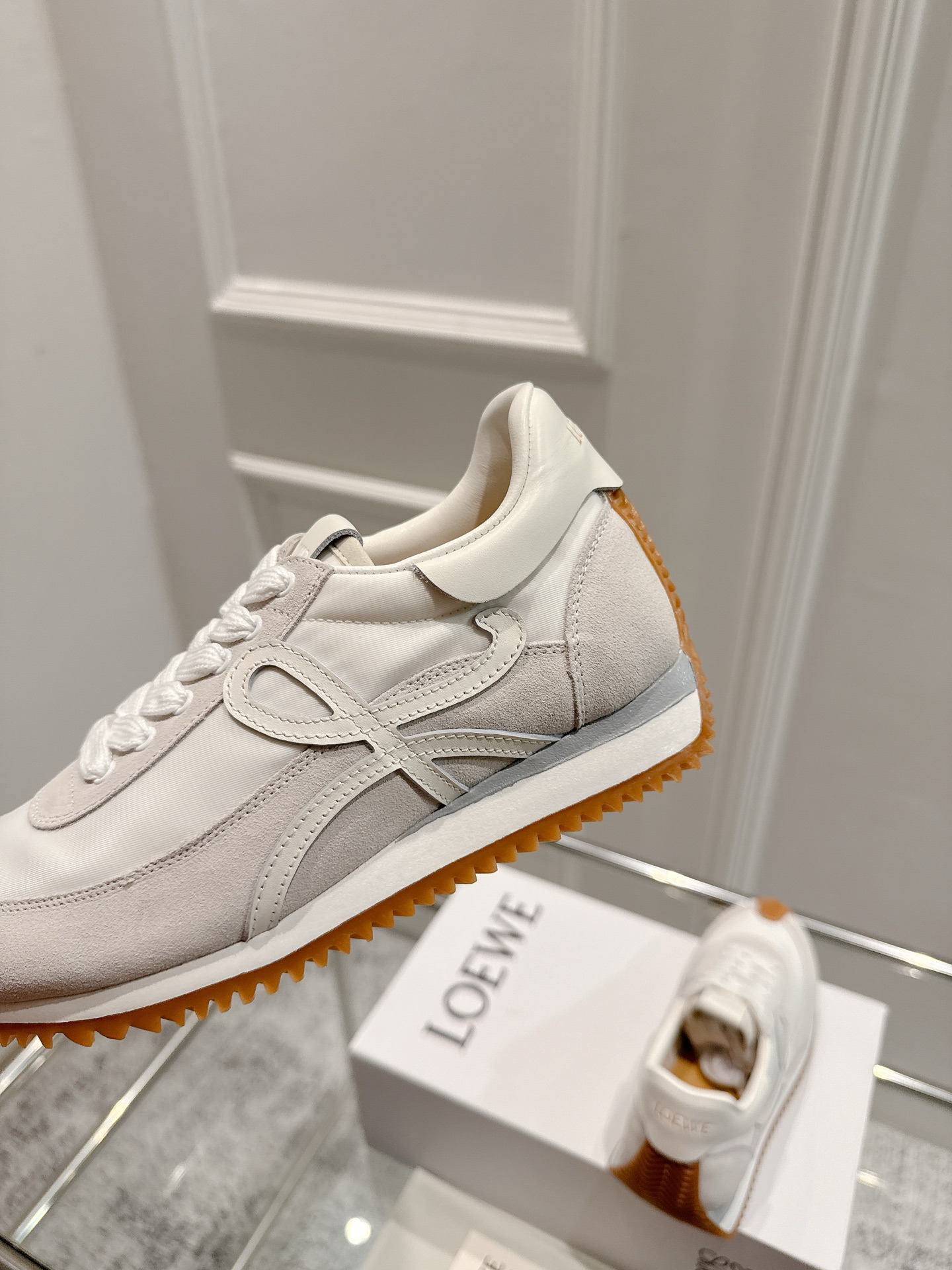 “2025 Cosmopolitan Shoes: High, Soft, and Stylish with New Heel Design” - 图片 8