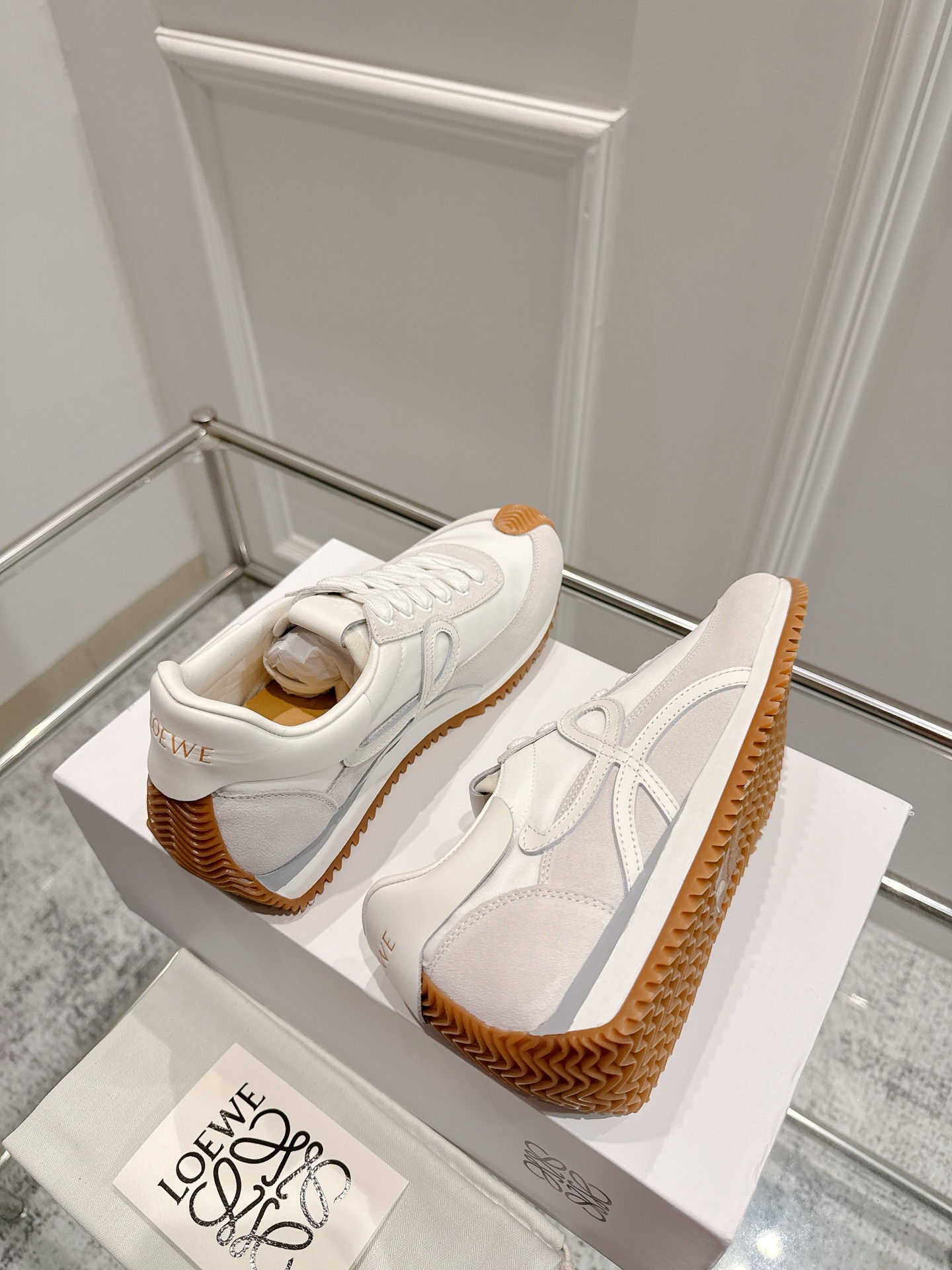 “2025 Cosmopolitan Shoes: High, Soft, and Stylish with New Heel Design” - 图片 5