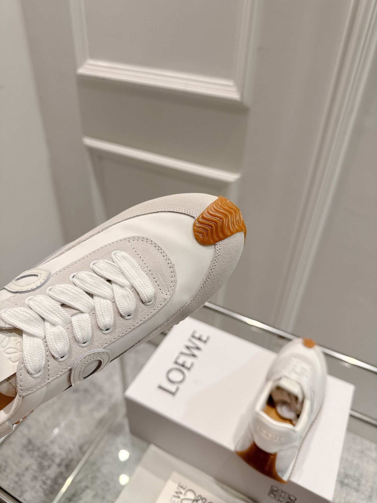 “2025 Cosmopolitan Shoes: High, Soft, and Stylish with New Heel Design” - 图片 6