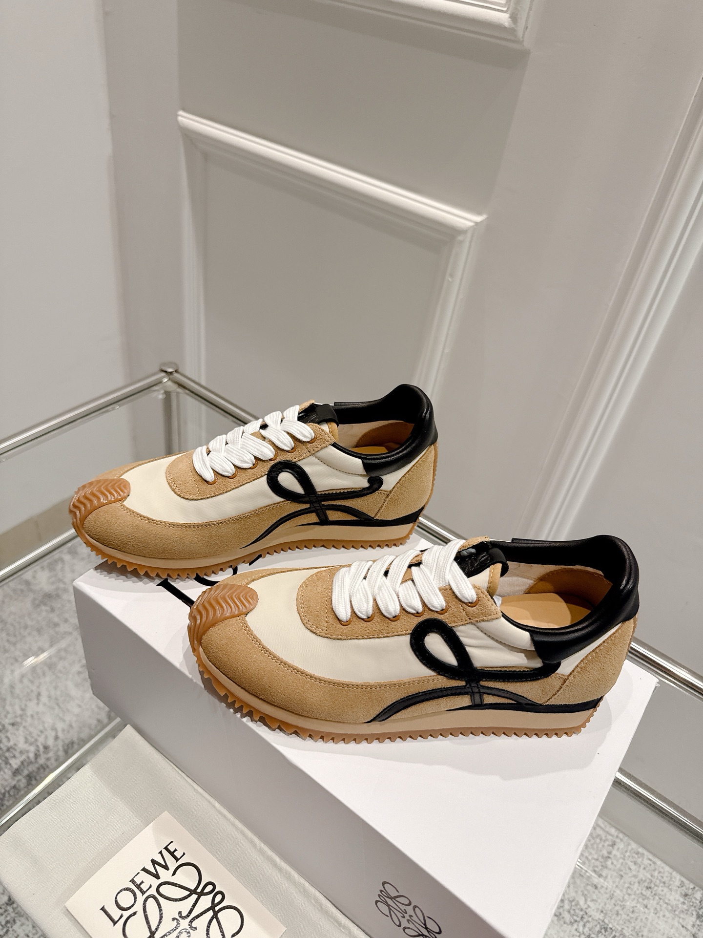 “2025 Cosmopolitan Shoes: High, Soft, and Stylish Designs for Invincible Feet | New Heel and Hidden Interiors” - 图片 4