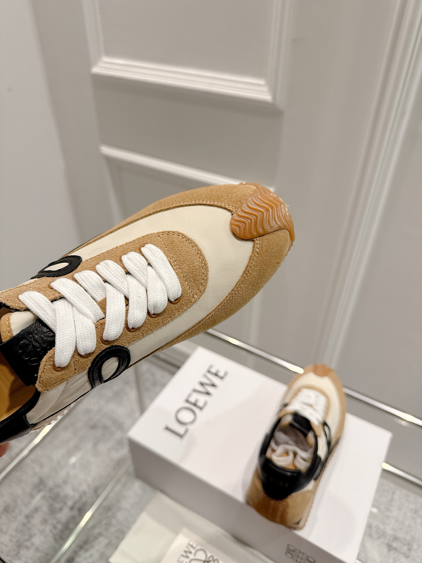“2025 Cosmopolitan Shoes: High, Soft, and Stylish Designs for Invincible Feet | New Heel and Hidden Interiors” - 图片 7