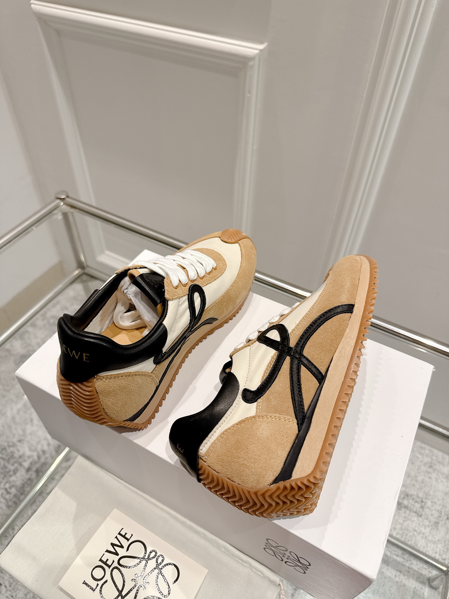 “2025 Cosmopolitan Shoes: High, Soft, and Stylish Designs for Invincible Feet | New Heel and Hidden Interiors” - 图片 6