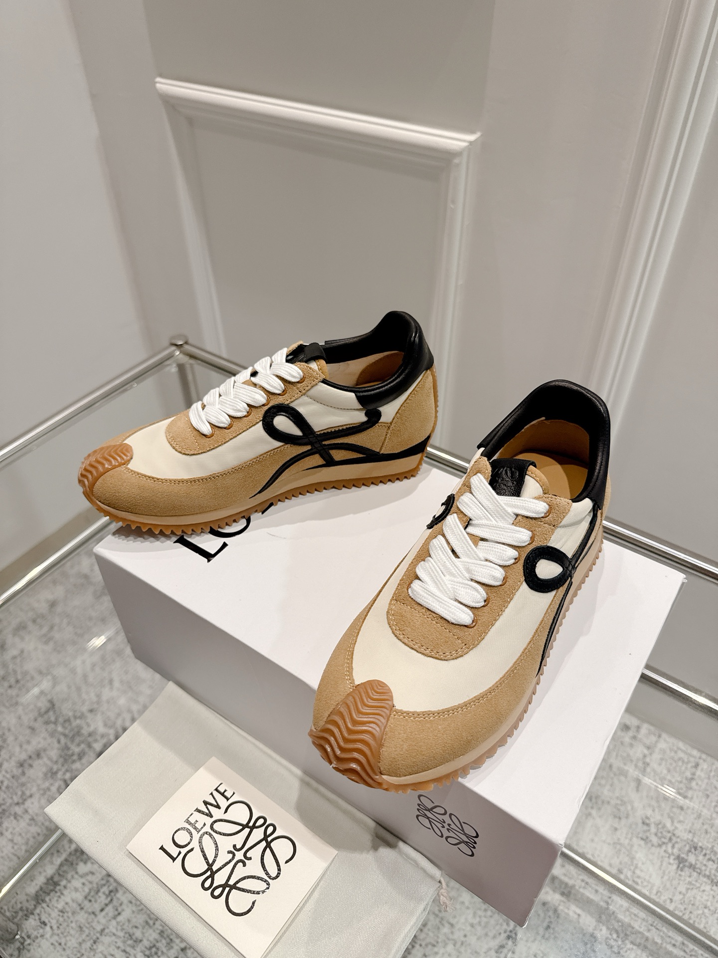 “2025 Cosmopolitan Shoes: High, Soft, and Stylish Designs for Invincible Feet | New Heel and Hidden Interiors” - 图片 3