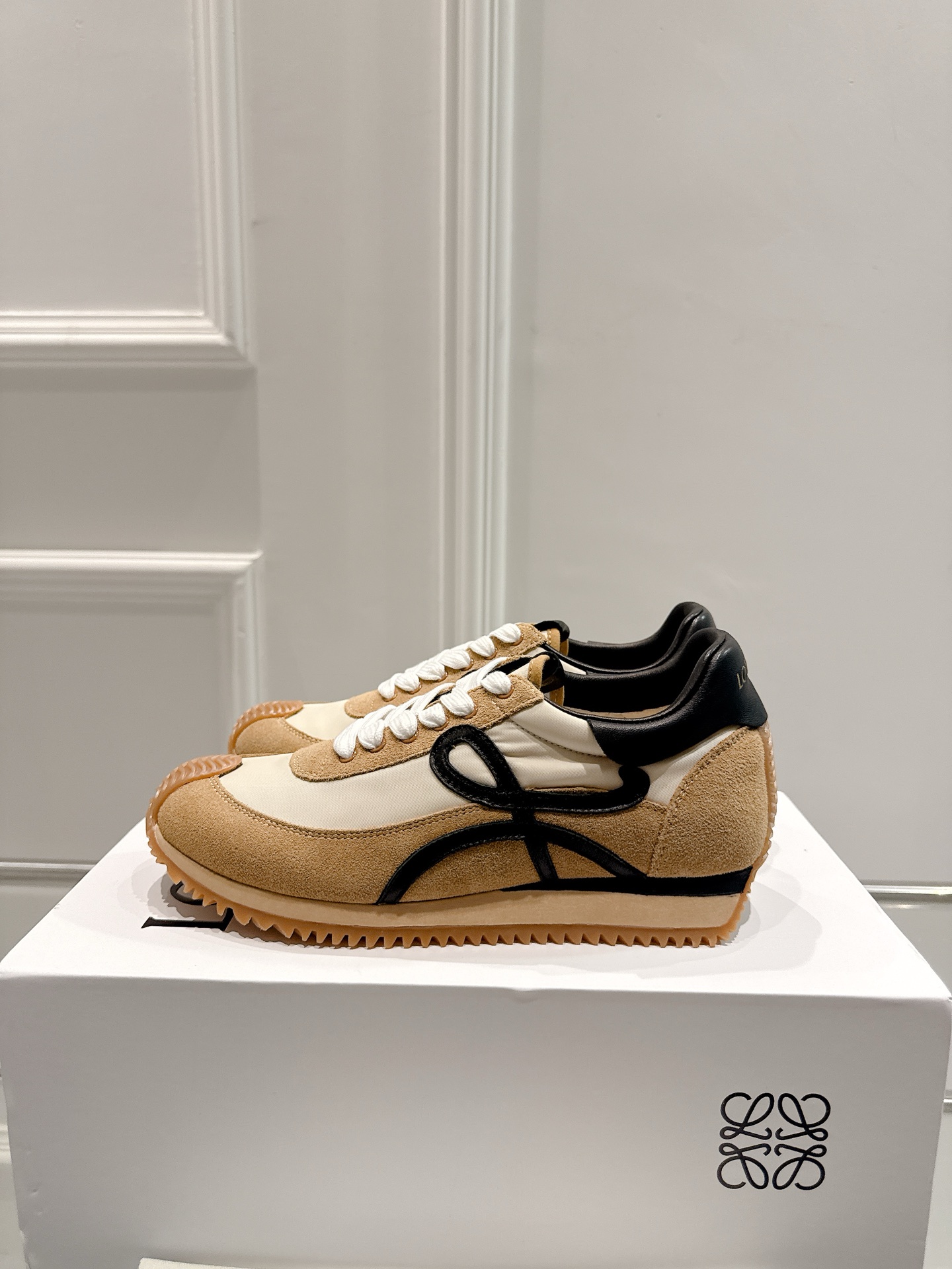 “2025 Cosmopolitan Shoes: High, Soft, and Stylish Designs for Invincible Feet | New Heel and Hidden Interiors” - 图片 5