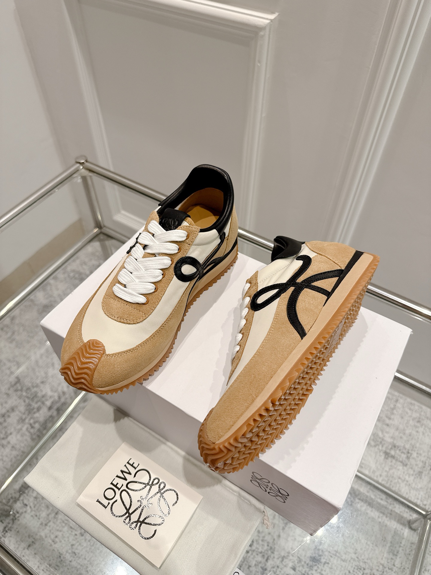 “2025 Cosmopolitan Shoes: High, Soft, and Stylish Designs for Invincible Feet | New Heel and Hidden Interiors” - 图片 2