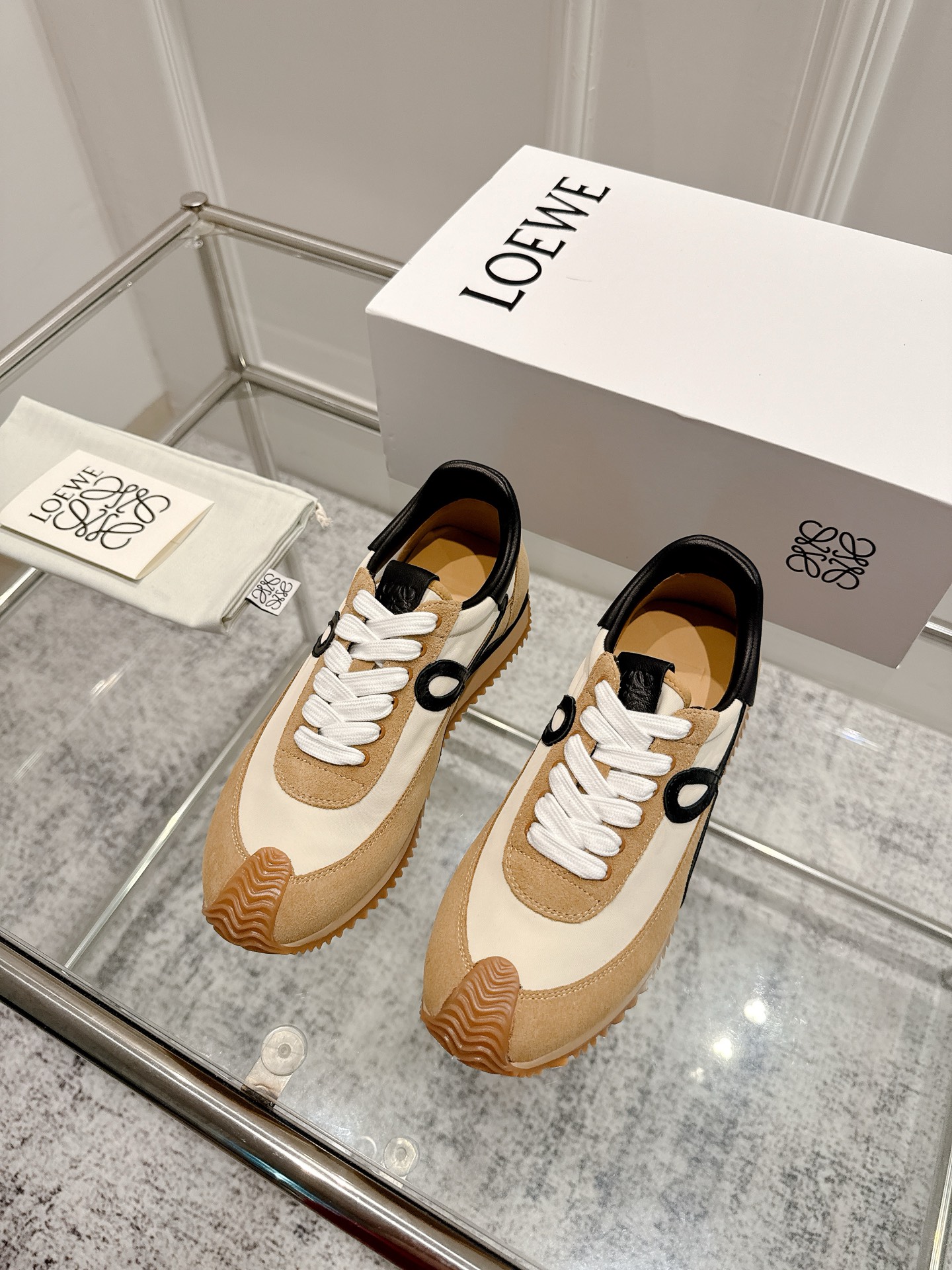 “2025 Cosmopolitan Shoes: High, Soft, and Stylish Designs for Invincible Feet | New Heel and Hidden Interiors” - 图片 1