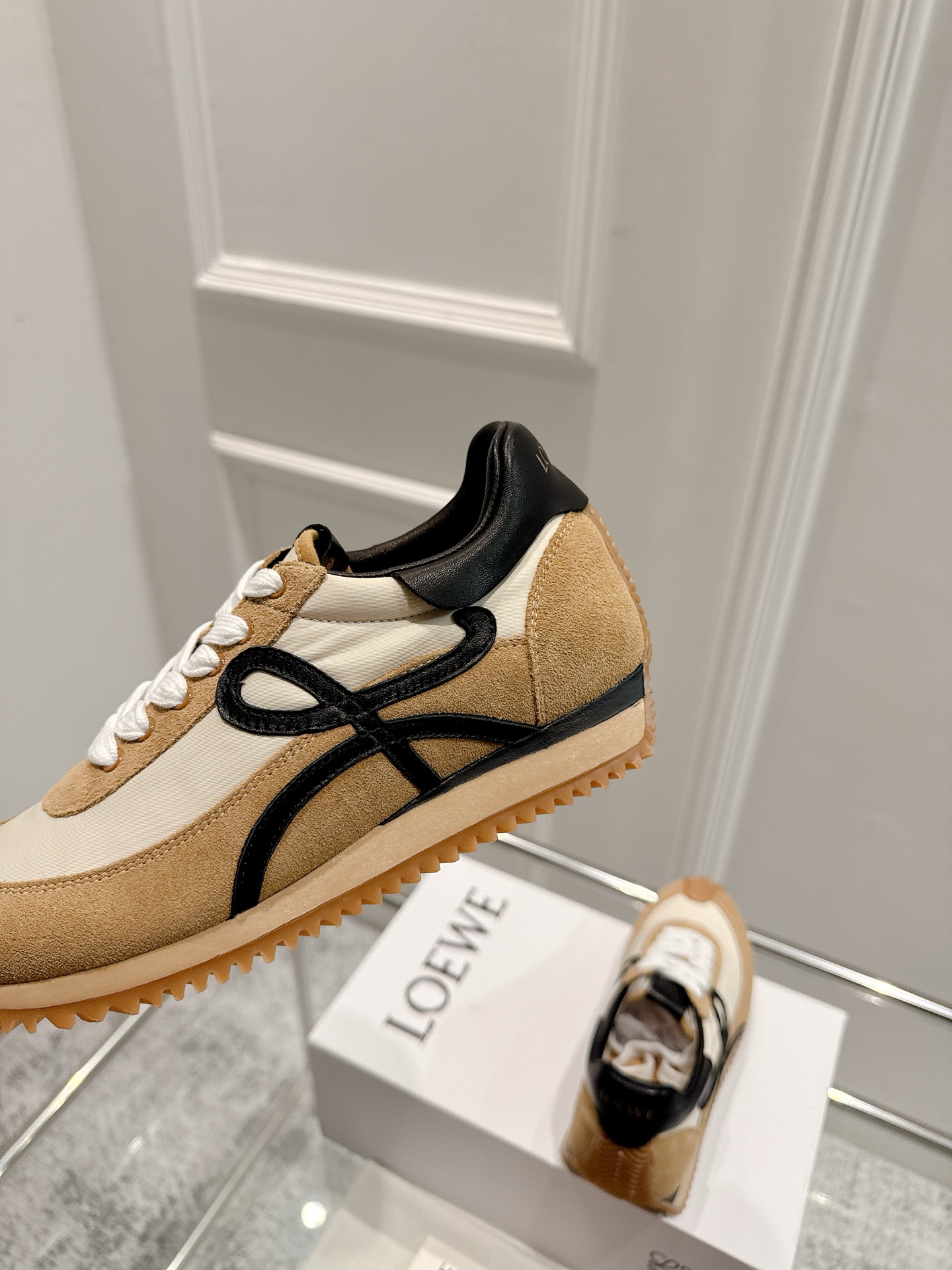 “2025 Cosmopolitan Shoes: High, Soft, and Stylish Designs for Invincible Feet | New Heel and Hidden Interiors” - 图片 9