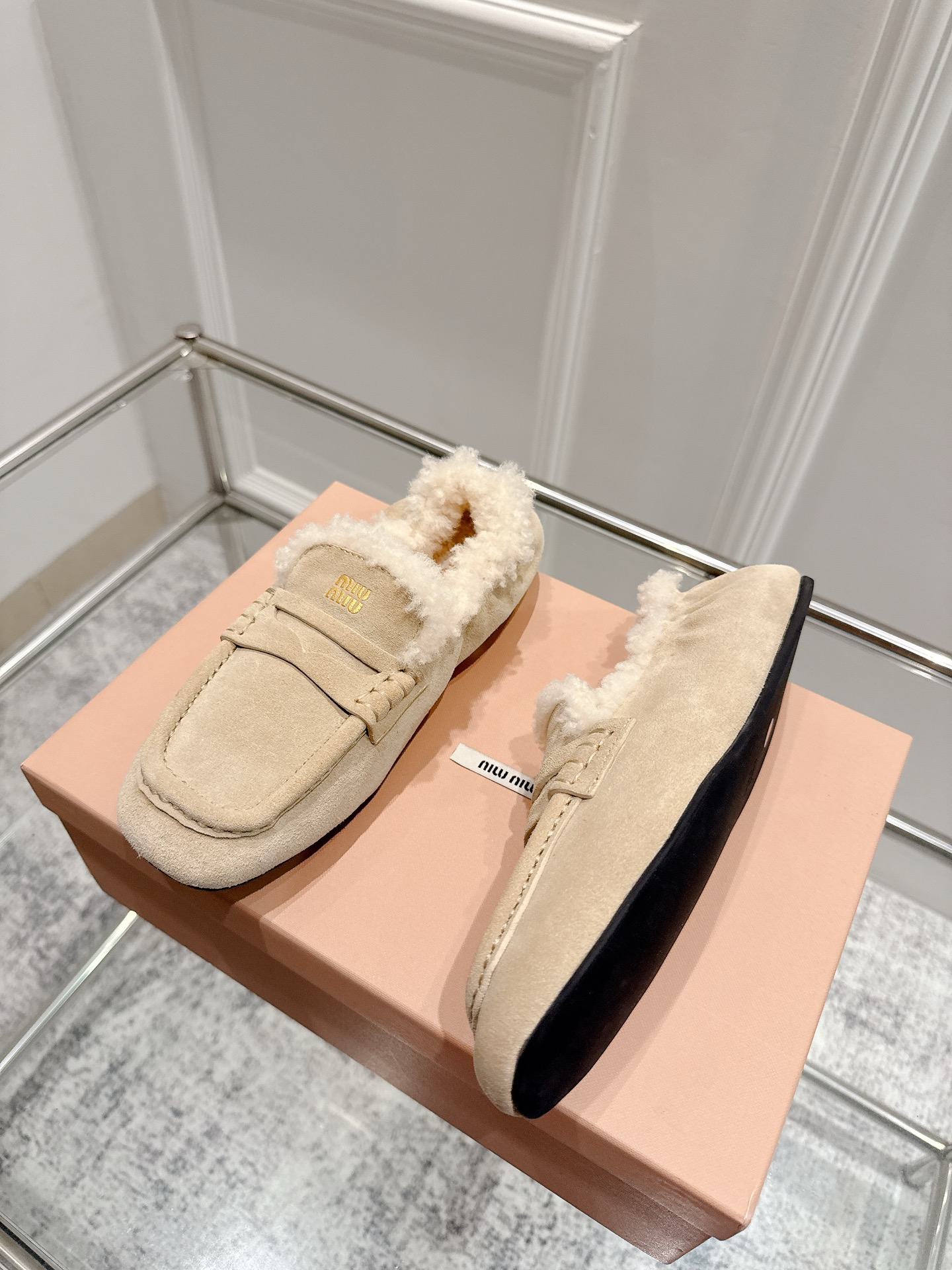 Title: Miumiu 25 Spring Summer Ballet Shoes Collection Overview Summary: Elegant ballet shoes collection with fresh designs, wrinkled details, one-foot style, lavish options in sizes 35-40 - 图片 2