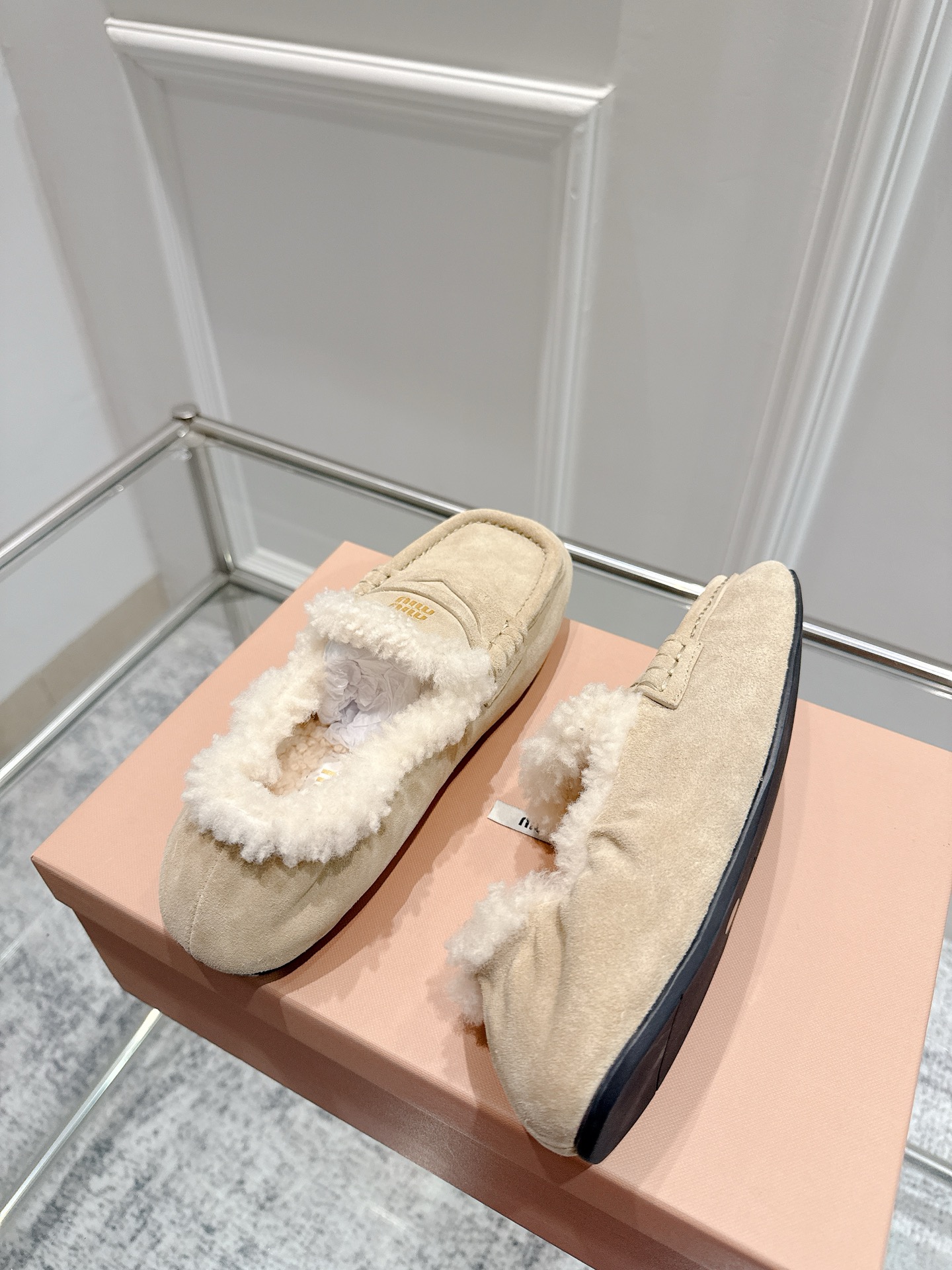 Title: Miumiu 25 Spring Summer Ballet Shoes Collection Overview Summary: Elegant ballet shoes collection with fresh designs, wrinkled details, one-foot style, lavish options in sizes 35-40 - 图片 6