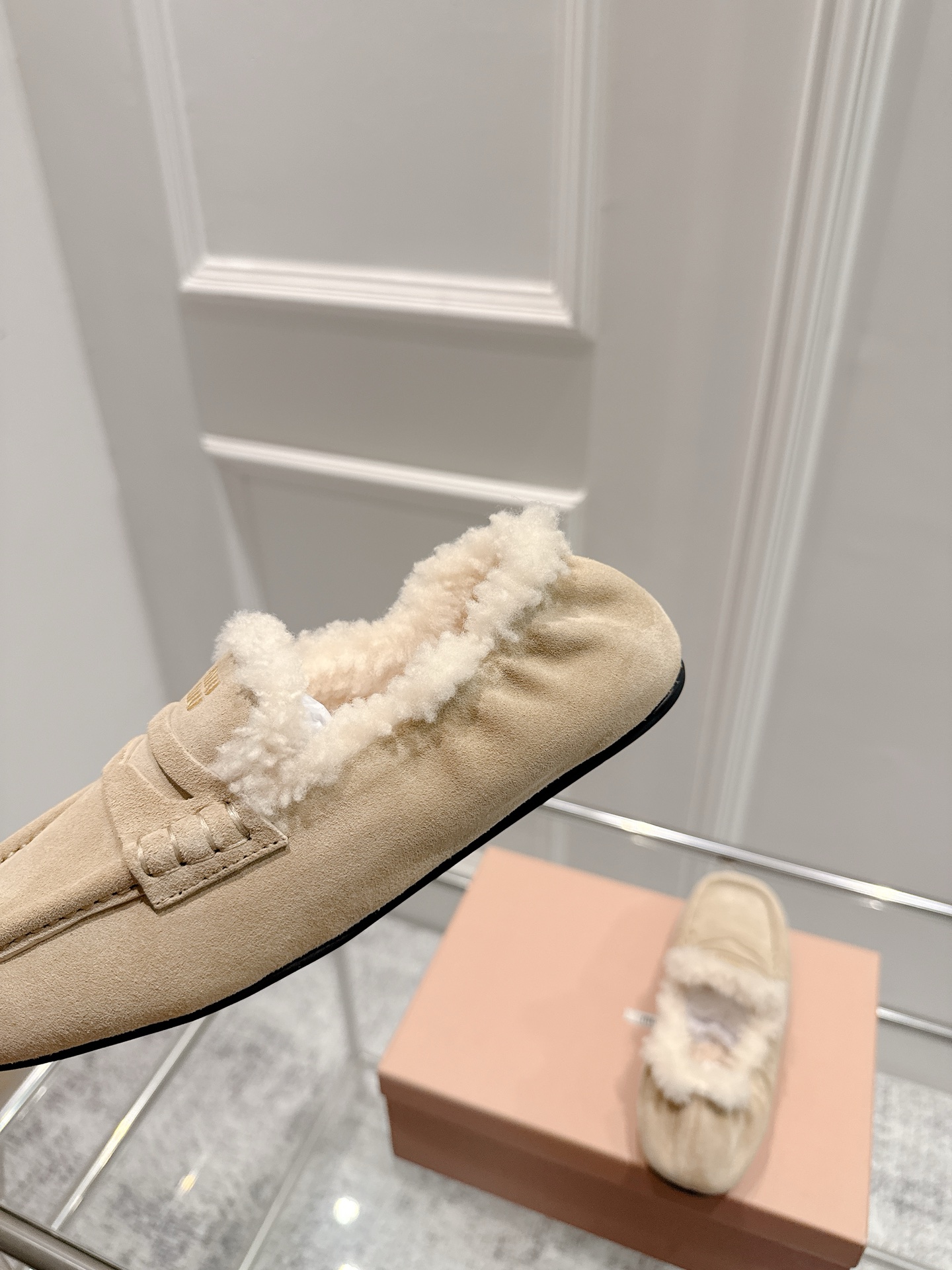 Title: Miumiu 25 Spring Summer Ballet Shoes Collection Overview Summary: Elegant ballet shoes collection with fresh designs, wrinkled details, one-foot style, lavish options in sizes 35-40 - 图片 9