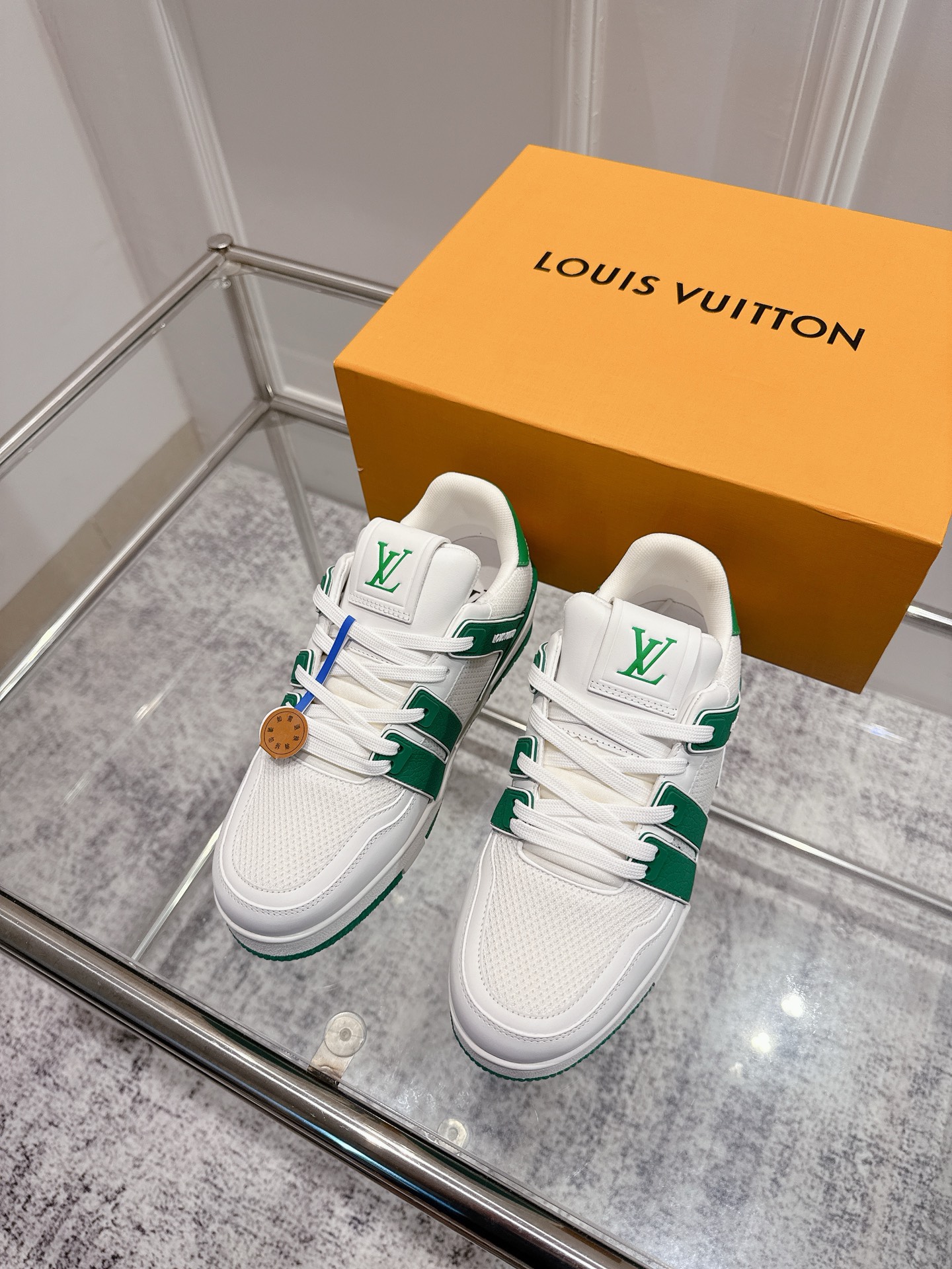 NO:461953,Top version of couples LV TARINE Louis Vuitton Donkey Brand L Home Couple models Casual Sports Shoes Skateboard Shoes Original purchase and development Made in this model LV Trainer sneakers are depicted in smooth cowhide leather Monogram pattern, telling the inspiration of retro basketball shoes. Intricate upper embellishment LV letters, #54 logo traces the birth of the brand in 1854. The exquisite packaging of the delivery counter Fabric: Original custom imported top layer cowhide Inner: Original custom breathable net Outsole: Original open mold-proof TPU material Sole thickness: 3CM Size: Women's 35-41 / Men's 38-46, casual shoes/sports shoes, louis vuitton, louis vuitton, louis  vuitton, louis vuitton,sneakers,cowhide19860909顶级版本情侣款 LV TARINE路易威登 驴牌 L家 情侣款 休闲 运动鞋 滑板鞋 原版购入开发 做货 本款 LV Trainer 运动鞋为光滑牛皮革描绘 Monogram 图案,讲述复古篮球鞋的灵感启发.繁复鞋面点缀 LV 字母,#54 标识追溯品牌诞生的 1854 年 配送专柜精美包装 面料: 原版定制进口头层牛皮 内里: 原版定制透气网里 大底: 原版开模防滑TPU材质 底厚: 3CM Size: 女款35-41 / 男款38-46,休闲鞋/运动鞋,louis vuitton,louis vuitton,louis vuitton,louis vuitton,sneakers,cowhide,Women's Shoes