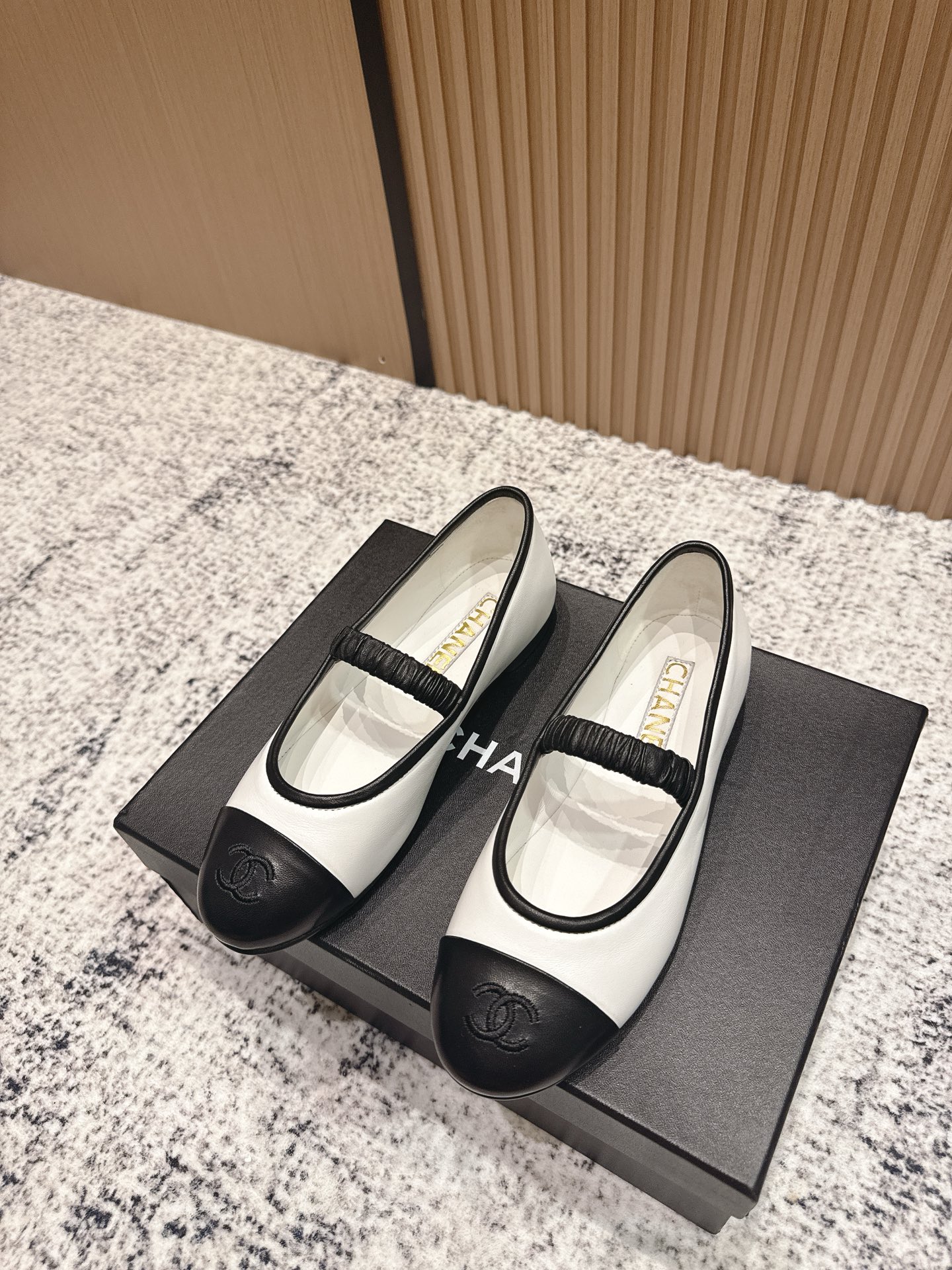 NO:467946,Top version: #Suede / Chanel's new elastic elastic Mary Jane is so beautiful!  It’s a style that’s easy to match after so many years!  I will still choose Chanel Mary Jane shoes. The latest new color scheme this year is getting better and better!  A day of hard work is not tiring, suitable for daily commuting match Size35-39 (40 custom made without return or exchange), single shoes, chanel, mary jane19860909顶级版本:#绒面 /  香奈儿新款弹力橡筋玛丽珍也太好看了吧！ 这么多年穿不腻好搭配的款式！我还是会选香奈儿玛丽珍鞋  今年最新款新配色越来越好看了！暴走一天不累适合日常通勤搭配 Size35-39（40定做不退换）,单鞋,chanel,mary jane,Women's Shoes