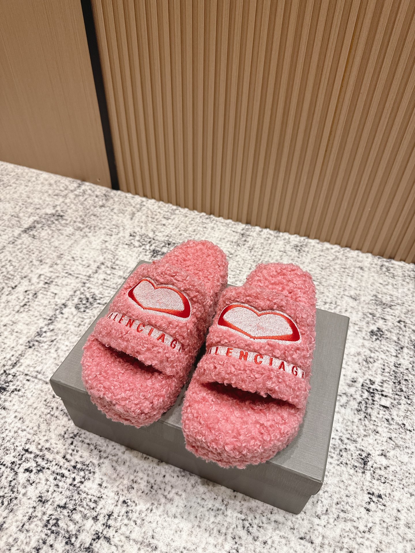 _dii9s5_-G5vl8zvXk6pulgSUHHwr8V7LriD0ihA