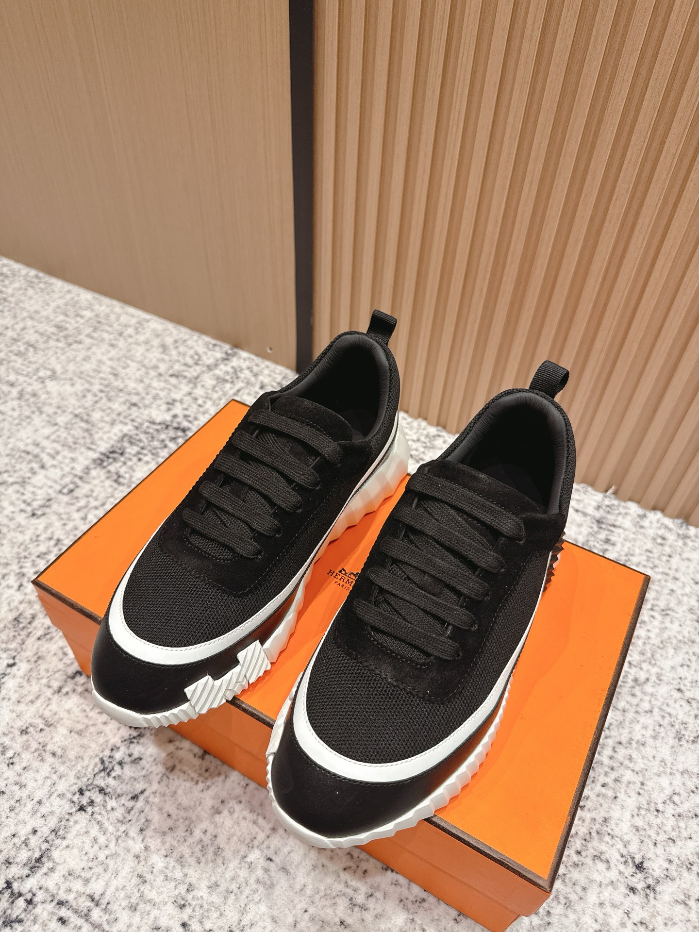 NO:478166,Purchasing level for women and men Hermes 25ss couple sports and casual shoes series... Classic sports style + British color block design, classic and attractive!  Original inverted mold last, with the ultimate 1:1 shape, and imported high-end umbrella cloth presents a delicate texture!  Customized A-level high-definition private mold bottom with luxurious packaging!  Customized fabric sheepskin/beef slim inside custom sheepskin footbed injection molding large sole original open mold light bubble two-color bottom Size35-44, casual shoes/sports shoes, hermes, hermes, sneakers, sheepskin, umbrellas19860909代购级女男 爱马仕Hermes 25ss 情侣运动休闲鞋系列…… 经典运动风格+英伦拼色设计,经典耐看！原版倒模楦型,极致1:1形体 进口高端雨伞布呈现出精致质感！开模定制A级高密私模大底,奢华包装！ 面料定制羊皮/牛猄 内里定制羊皮 垫脚羊皮注塑成型 大底原版开模轻泡双色底 Size35-44,休闲鞋/运动鞋,hermes,hermes,sneakers,sheepskin,umbrellas,Women's Shoes