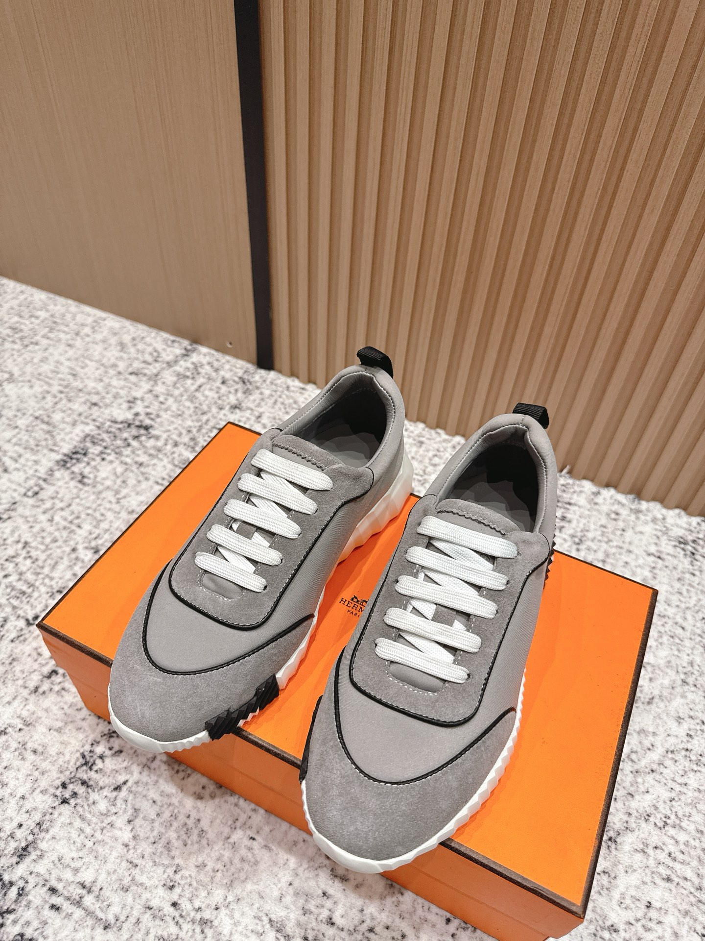 NO:478171,Purchasing level for women and men Hermes 25ss couple sports and casual shoes series... Classic sports style + British color block design, classic and attractive!  Original inverted mold last, with the ultimate 1:1 shape, and imported high-end umbrella cloth presents a delicate texture!  Customized A-level high-definition private mold bottom with luxurious packaging!  Customized fabric sheepskin/beef slim inside custom sheepskin footbed injection molding large sole original open mold light bubble two-color bottom Size35-44, casual shoes/sports shoes, hermes, hermes, sneakers, sheepskin, umbrellas19860909代购级女男 爱马仕Hermes 25ss 情侣运动休闲鞋系列…… 经典运动风格+英伦拼色设计,经典耐看！原版倒模楦型,极致1:1形体 进口高端雨伞布呈现出精致质感！开模定制A级高密私模大底,奢华包装！ 面料定制羊皮/牛猄 内里定制羊皮 垫脚羊皮注塑成型 大底原版开模轻泡双色底 Size35-44,休闲鞋/运动鞋,hermes,hermes,sneakers,sheepskin,umbrellas,Women's Shoes