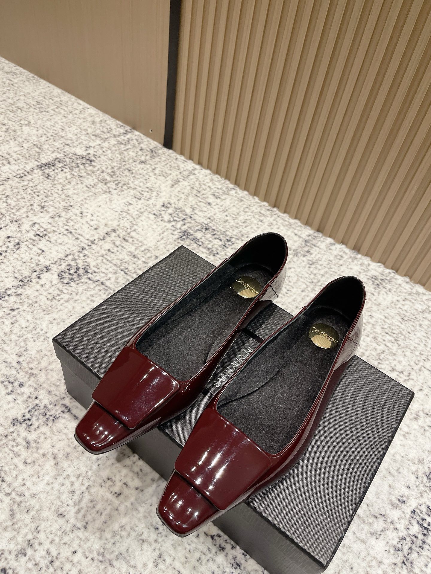 NO:492868,Top version Saint Laurent Autumn and Winter Flat Shoes Treasure Fashionable Products Many Celebrity Supermodels are sought after. YSL’s design reveals timeless and modern fragrances, giving the new season some romanticism!  Imported patent leather upper, imported silk inside foot pad, outsole imported from Italy, genuine leather outsole Size35-40 (40. Custom made, no return or exchange), single shoes, saint laurent, saint laurent, saint laurent, saint laurent, louis vuitton, real silk, Leather soles19860909顶级版本 Saint Laurent 圣罗兰秋冬平底单鞋 宝藏时髦单品 众多明星超模追捧,YSL家设计流露隽永摩登的香调,赋予新季一些浪漫主义！ 鞋面进口漆皮 垫脚内里进口真丝 大底意大利进口真皮大底 Size35-40（40.订做不退不换),单鞋,saint laurent,saint laurent,saint laurent,louis vuitton,real silk,Leather soles,Women's Shoes