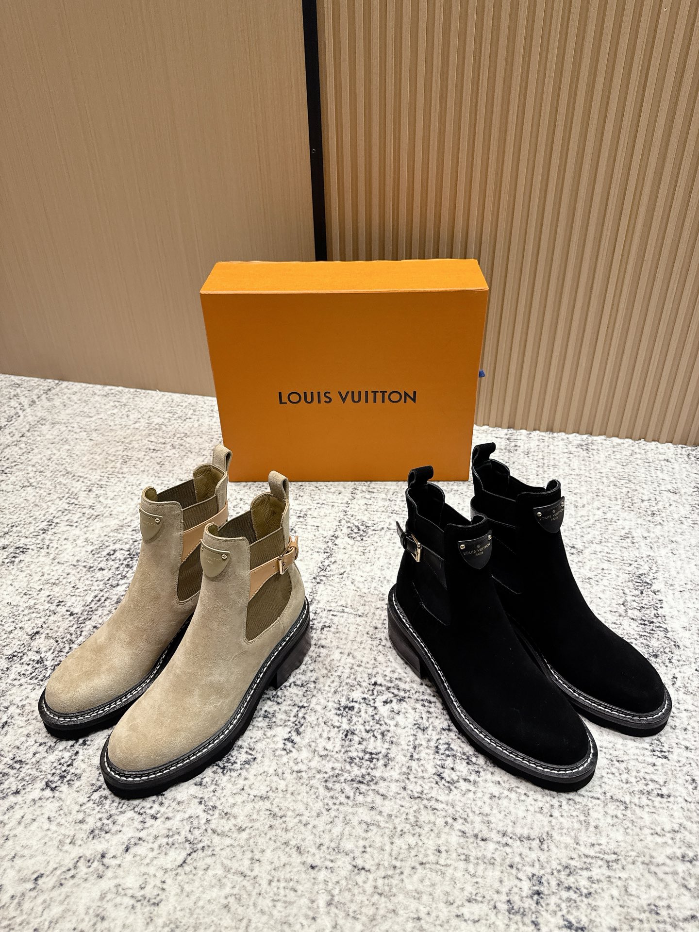 Bottines Chelsea Louis Vuitton pour Femmes en Daim Souple et Élégant