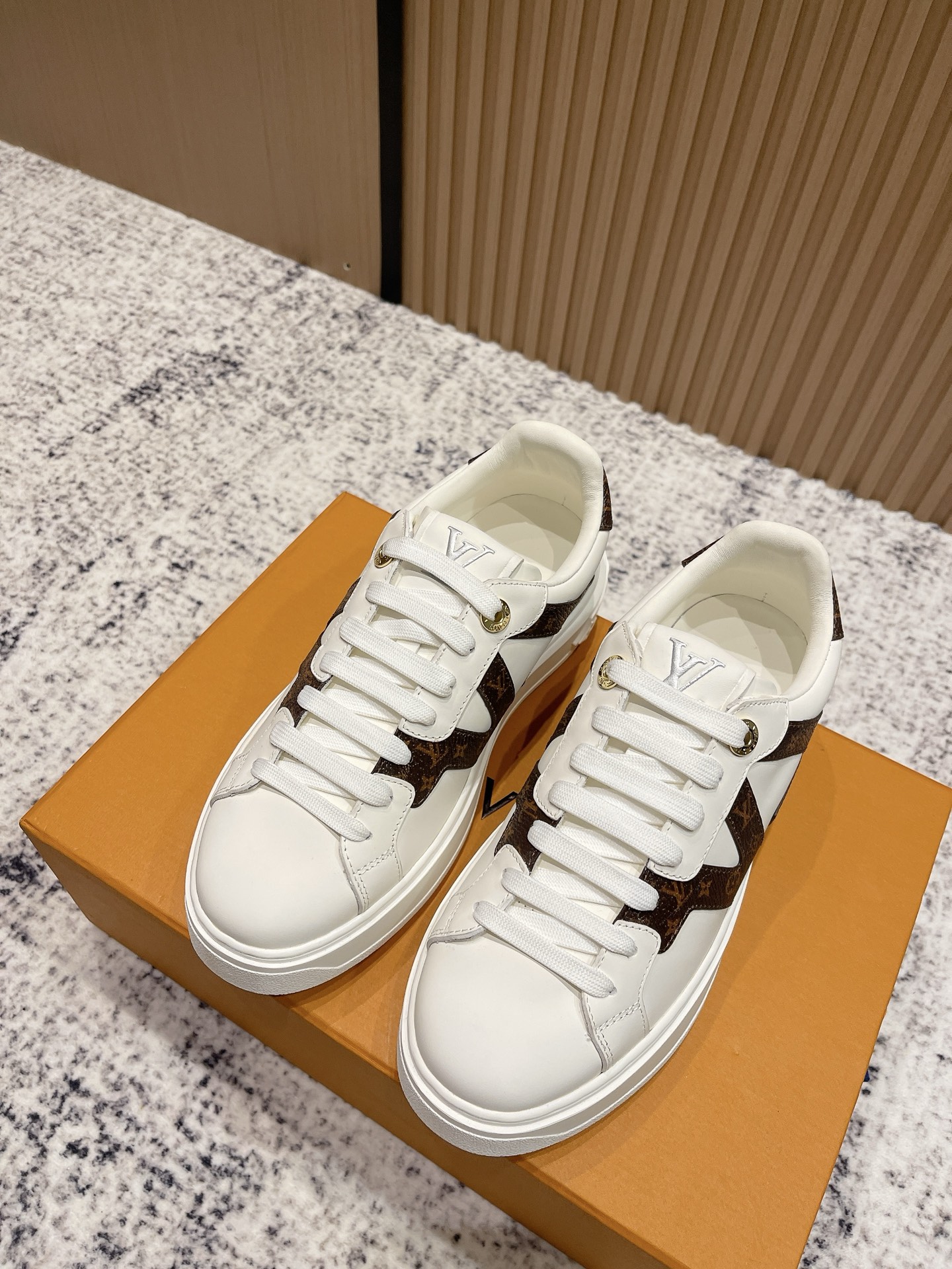 NO:534655,Purchase grade Louis vuitton ssnew arrival Lv 25 autumn and winter presbyop new runaway women's outdoor casual sneakers original purchase, disassembly copy, old counter upgrade version, more coordinated vision, lighter foot feeling, extremely recognizable, close eyes Size#35-41 (41 custom made without return), casual shoes/sports shoes, louis vuitton, louis vuitton, sneakers19860909代购级 Louis vuitton ssnew arrival Lv 25秋冬压老花new runaway 女士户外 休闲运动鞋 原版购入,拆卸copy,专柜老款升级版本,视觉更协调,脚感更轻盈 辨识度极高,闭眼入 Size#35-41（41订做不退换）,休闲鞋/运动鞋,louis vuitton,louis vuitton,sneakers,Women's Shoes