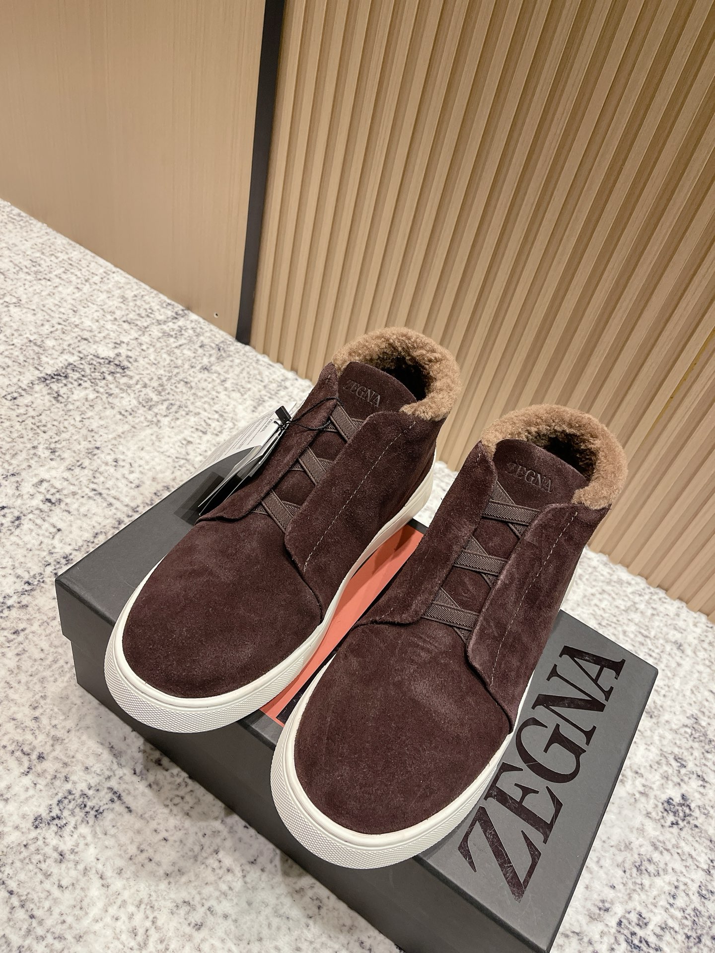 Zegna حذاء رجالي كاجوال عالي الجودة من جلد الغزال بتصميم Triple Stitch الفريد