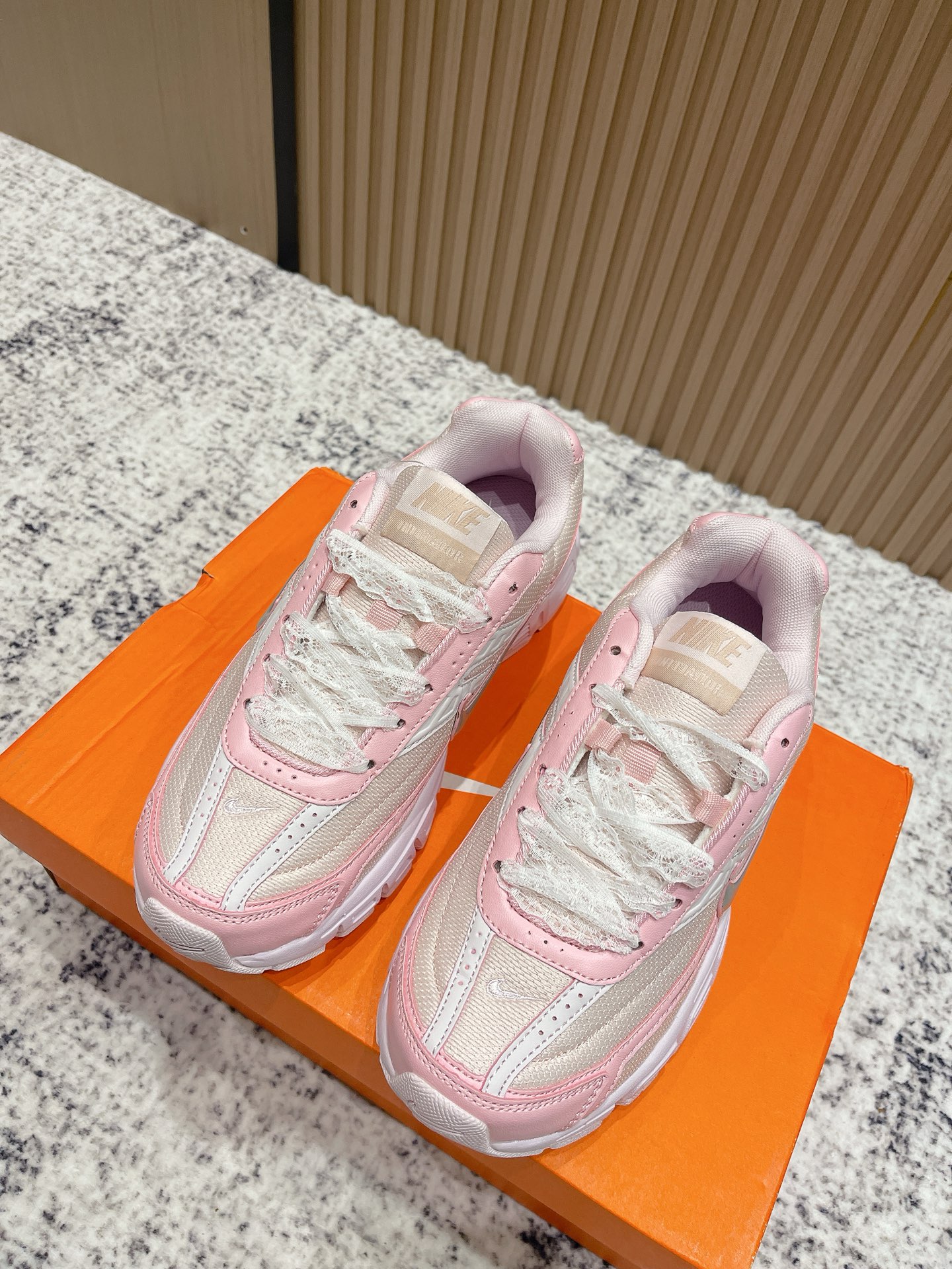 NO:558712,The top version of the Nike INITIATOR retro item is specially designed for comfortable running. The Nike INITIATOR running shoe uses a breathable upper and a lightweight midsole to provide light shock-absorbing protective effects, dynamic support, shock-absorbing, non-slip, wear-resistant and breathable, low-cut casual running shoes, sizes 35-40, casual shoes/sports shoes, sneakers19860909顶级版本 耐克Nike INITIATOR 复古单品专为实现舒适畅跑而打造,Nike lnitiator跑步鞋采用透气鞋面,巧搭轻量中底,提供轻盈减震防护效果动态支撑减震防滑耐磨透气 低帮 休闲跑步鞋 尺码35-40,休闲鞋/运动鞋,sneakers,Women's Shoes