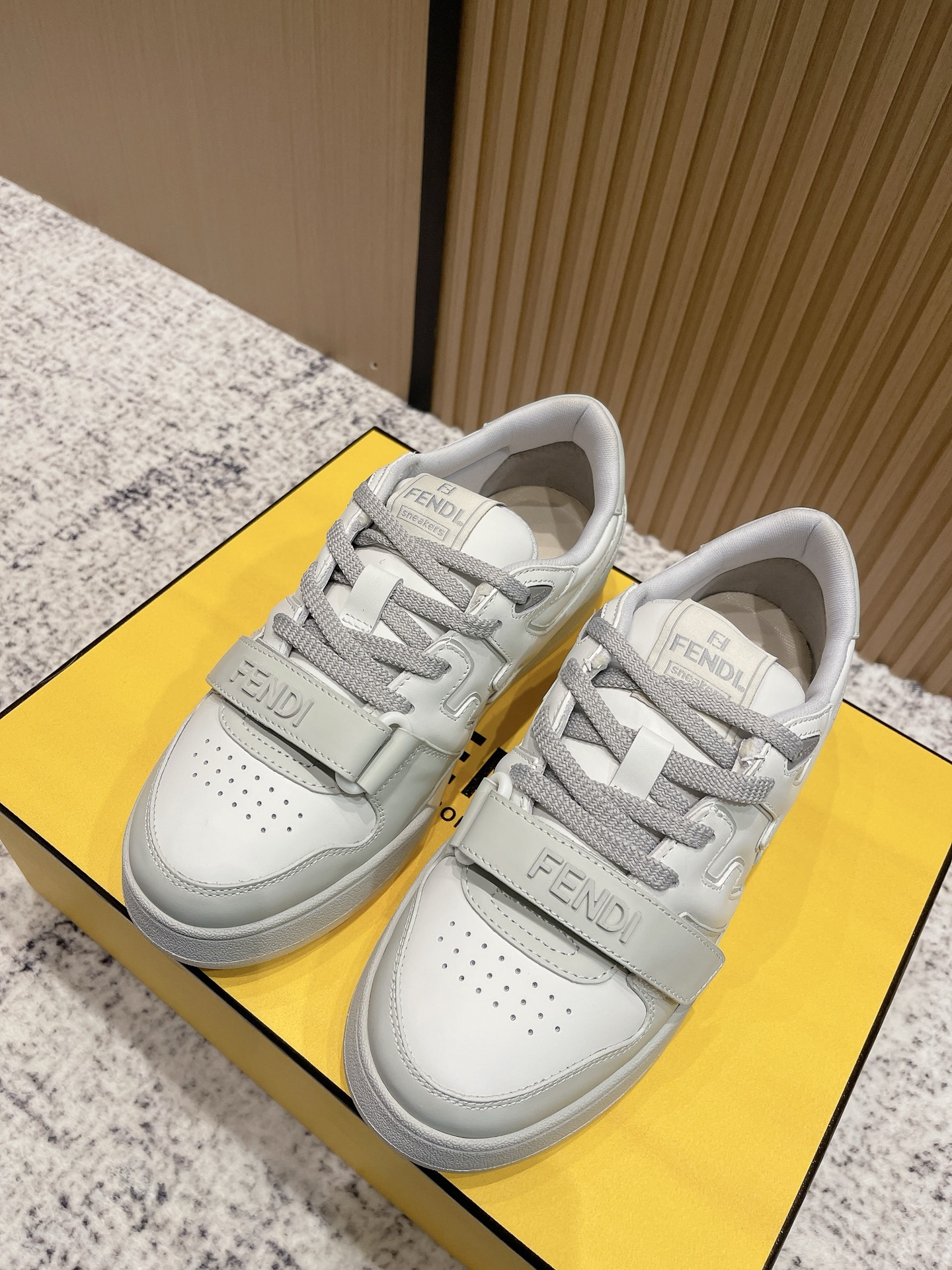 NO:627247,, top version!  Fendi Fendi's popular spring and summer series [casual sports shoes for couples] FD match. Original RMB purchase. 1:1 reproduction. Fendi match, the first sports shoe created by designer Kim Jones, and the Trainer basketball sneakers of Donkey brand. Fresh blood injected and FF retro design. Super good-looking and versatile. The upper is made of cowhide and cowhide splicing combination. The double F logo on the side is raised and the lining is made of terry velvet. The upper foot is super soft, light and comfortable to match with a sweatshirt.  Fabric: cowhide and cowhide color matching, original terry velvet lining, foot mesh injection molding pad, outsole, original open mold multi-color color matching bottom, size 35-45 (40.41 for women, 38.45 for men, custom-made and non-returnable), casual shoes/sports shoes, fendi, fendi, louis vuitton, sneakers, hoodie, sweatshirts, cowhide19860909,顶级版本！ Fendi芬迪春夏爆款系列【情侣休闲运动鞋】 FD match 原版RMB购入 一比一复刻 设计师Kim Jones打造的首款运动鞋fendi match 和驴牌的Trainer篮球运动鞋,新鲜血液注入加FF复古的设计 超好看百搭,鞋面采用牛皮和牛猄拼接组合,侧面凸起的双F logo内里采用毛巾绒里上脚超级柔软 ,轻便,舒适搭配卫衣 面料牛皮牛猄拼色 内里原版毛巾绒里 垫脚网布注塑成型垫 大底原版开模多色拼色底 码数35-45（女40.41.男38.45定做不退换）,休闲鞋/运动鞋,fendi,fendi,louis vuitton,sneakers,hoodie,sweatshirts,cowhide,Women's Shoes