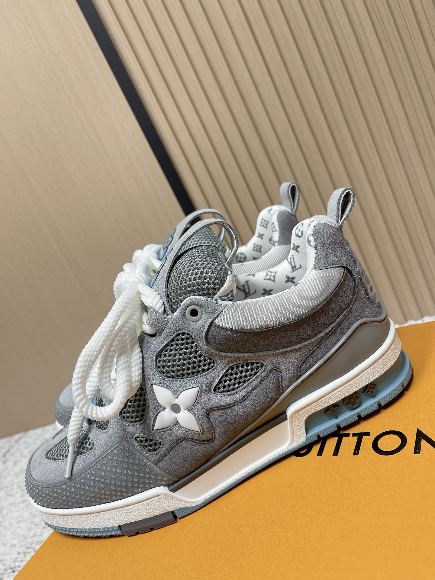 Lv skate sneaker 四叶草情侣款运动鞋,面包鞋,滑板鞋 5