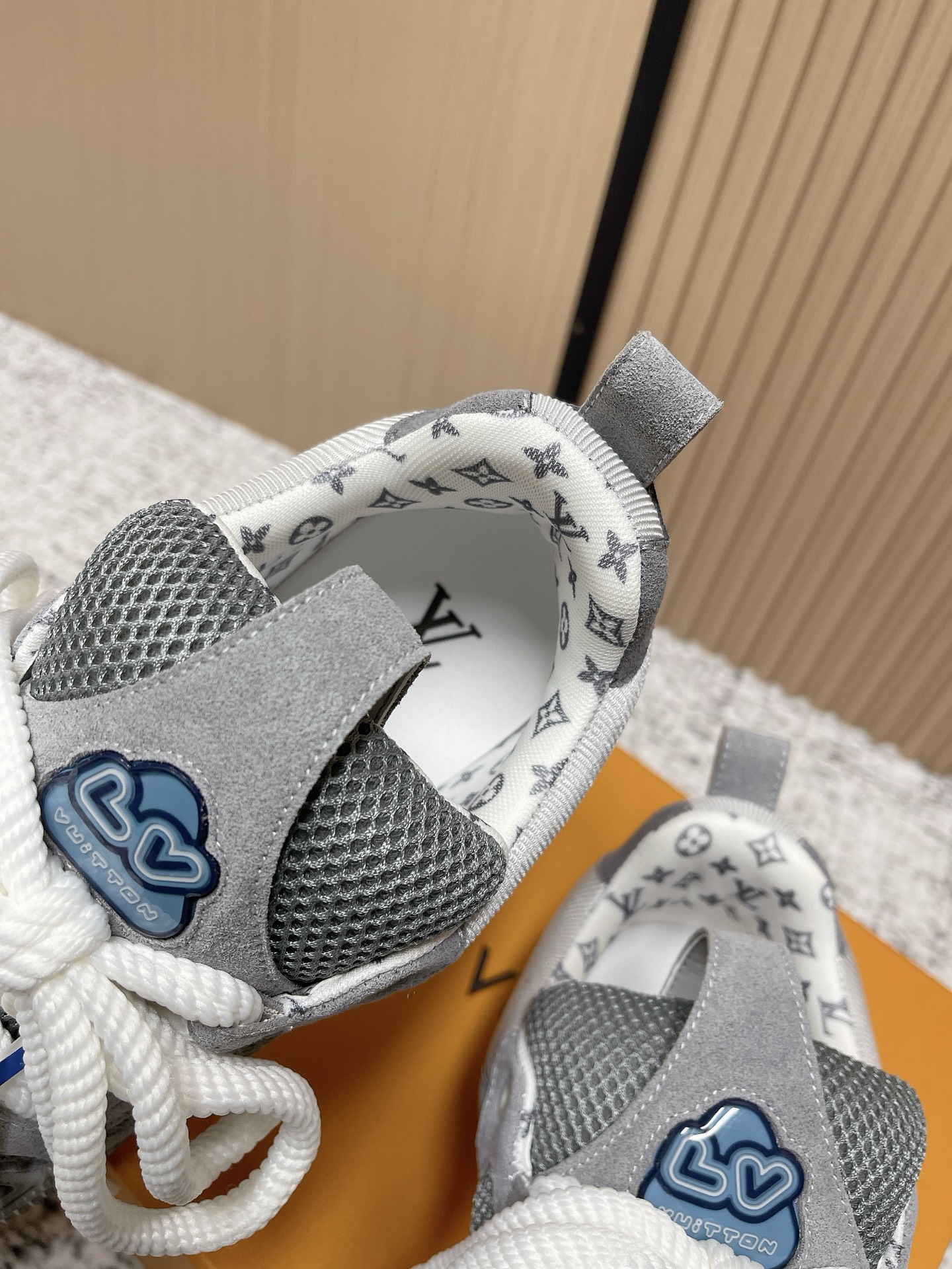 Lv skate sneaker 四叶草情侣款运动鞋,面包鞋,滑板鞋 6